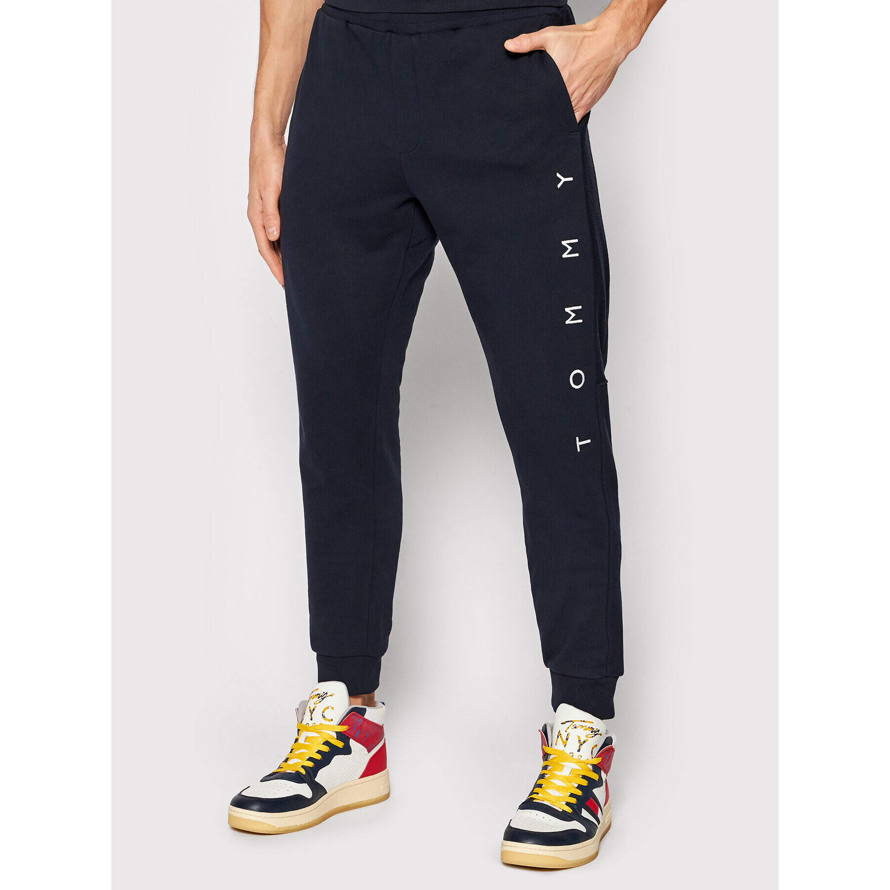 Tommy Hilfiger Долнище анцуг Mono Design MW0MW22154 Тъмносин Regular Fit - Pepit.bg