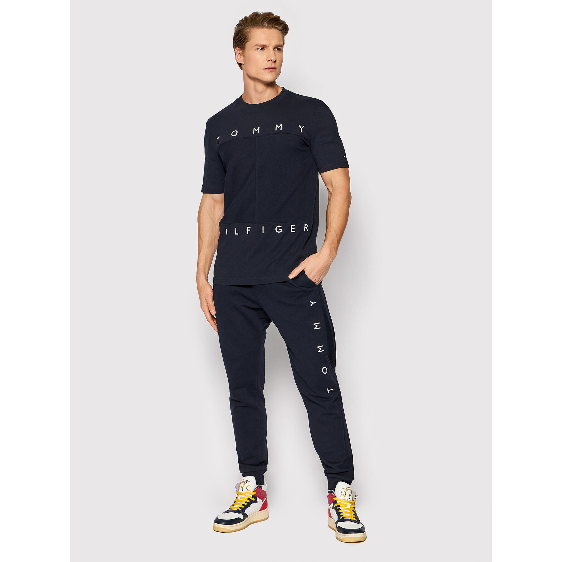 Tommy Hilfiger Долнище анцуг Mono Design MW0MW22154 Тъмносин Regular Fit - Pepit.bg