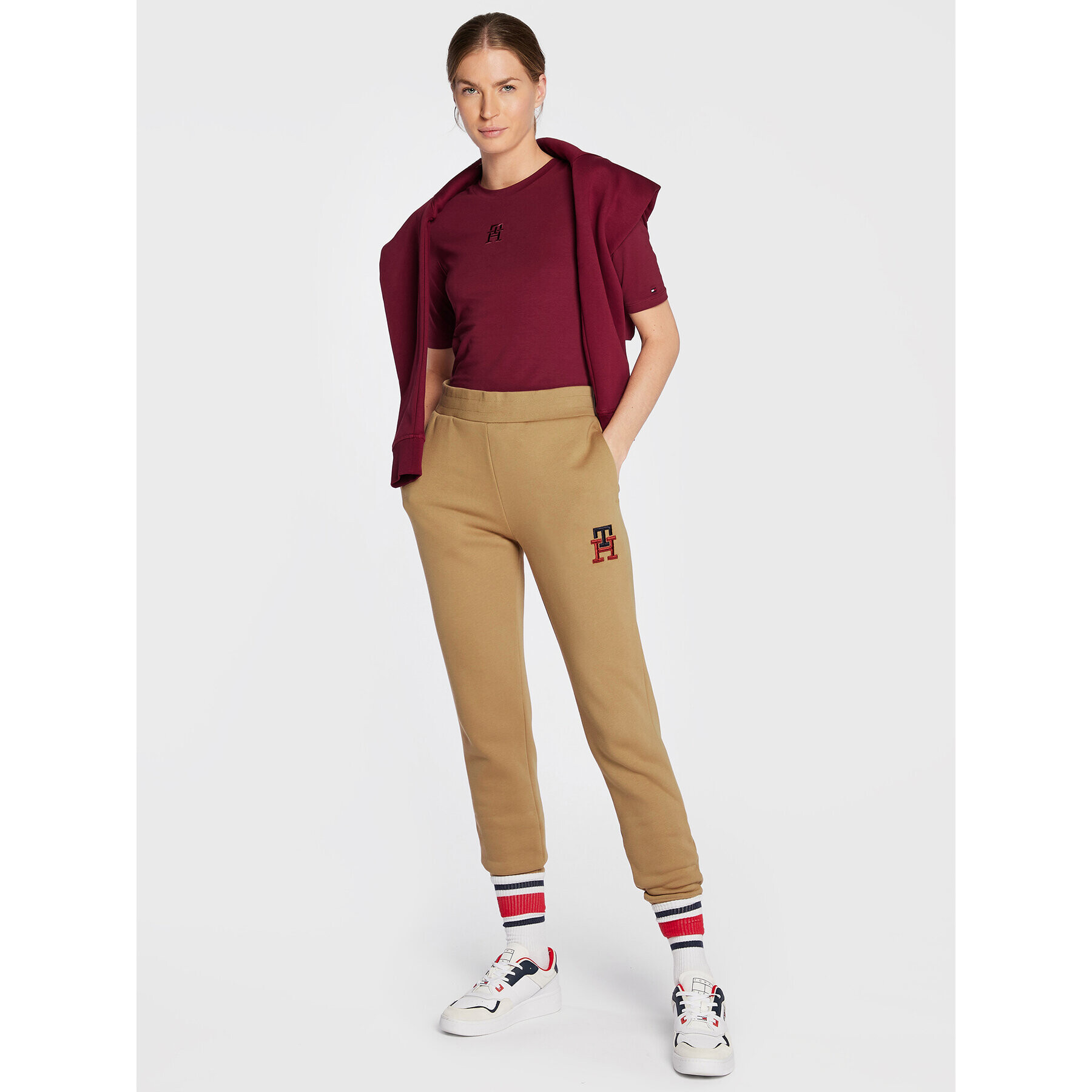 Tommy Hilfiger Долнище анцуг Monogram WW0WW37435 Бежов Regular Fit - Pepit.bg