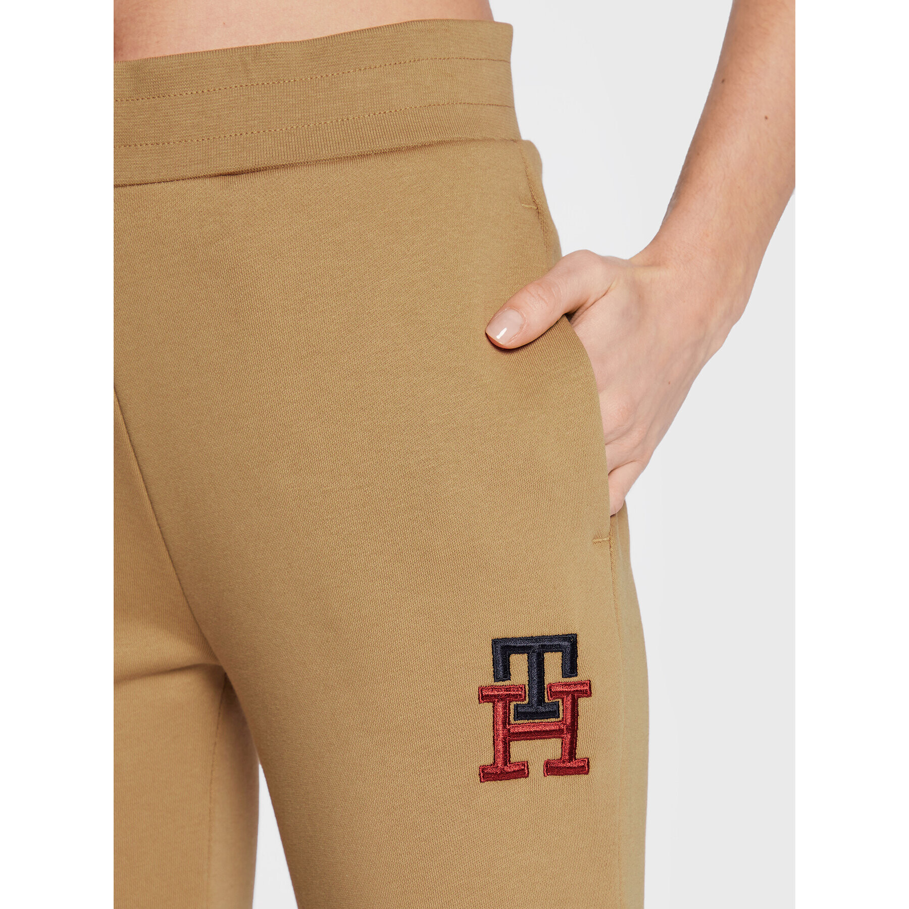 Tommy Hilfiger Долнище анцуг Monogram WW0WW37435 Бежов Regular Fit - Pepit.bg