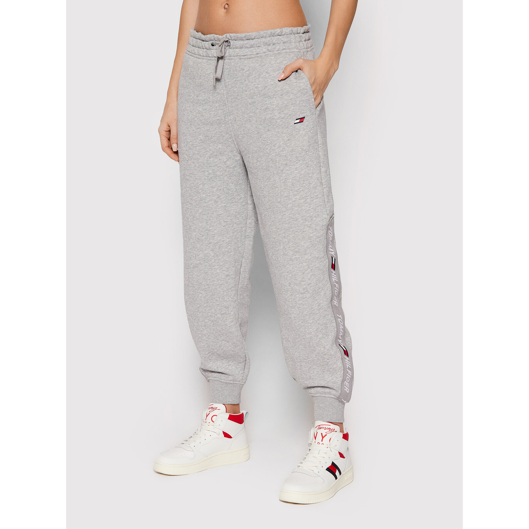 Tommy Hilfiger Долнище анцуг S10S101245 Сив Relaxed Fit - Pepit.bg