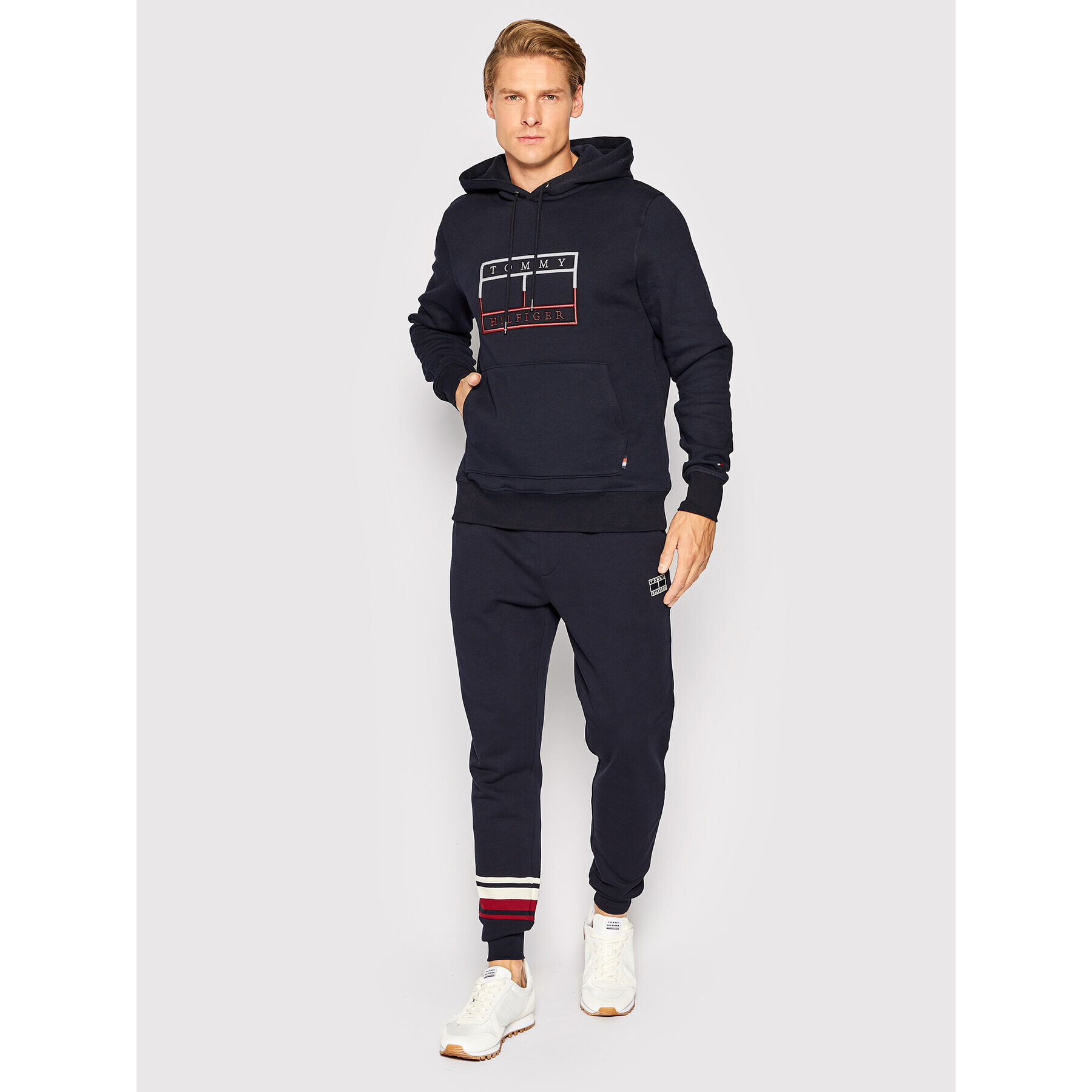 Tommy Hilfiger Долнище анцуг Stripe Detail MW0MW25768 Тъмносин Regular Fit - Pepit.bg