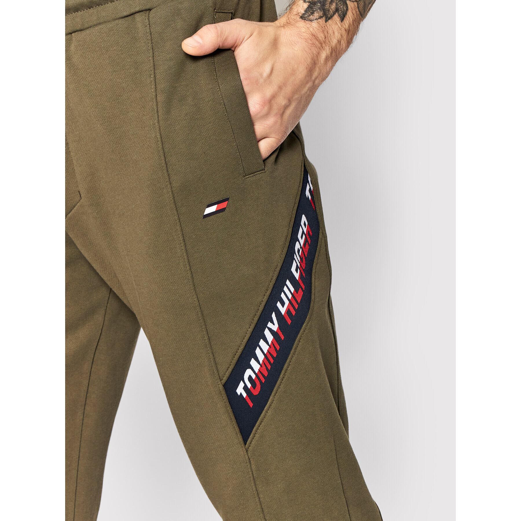 Tommy Hilfiger Долнище анцуг Tape MW0MW25073 Зелен Regular Fit - Pepit.bg