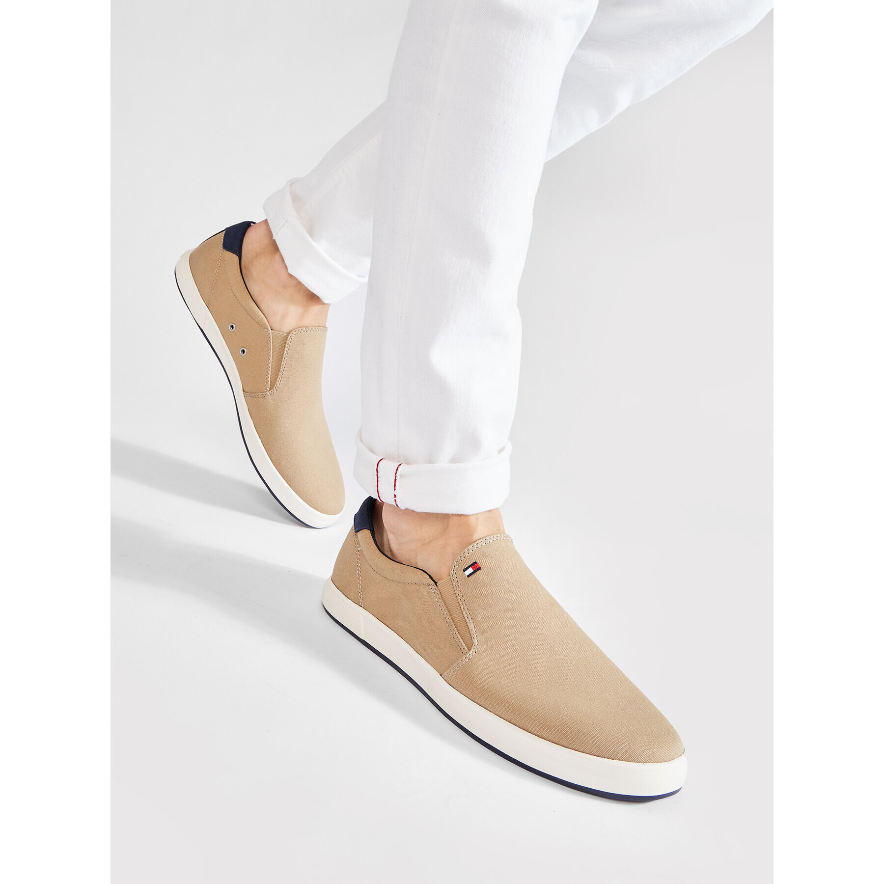 Tommy Hilfiger Гуменки Iconic Slip On Sneaker FM0FM00597 Кафяв - Pepit.bg