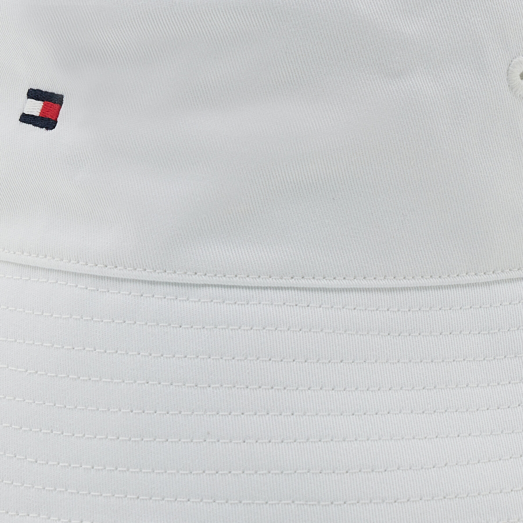 Tommy Hilfiger Капела Bucket Essential Flag AW0AW11673 Бял - Pepit.bg