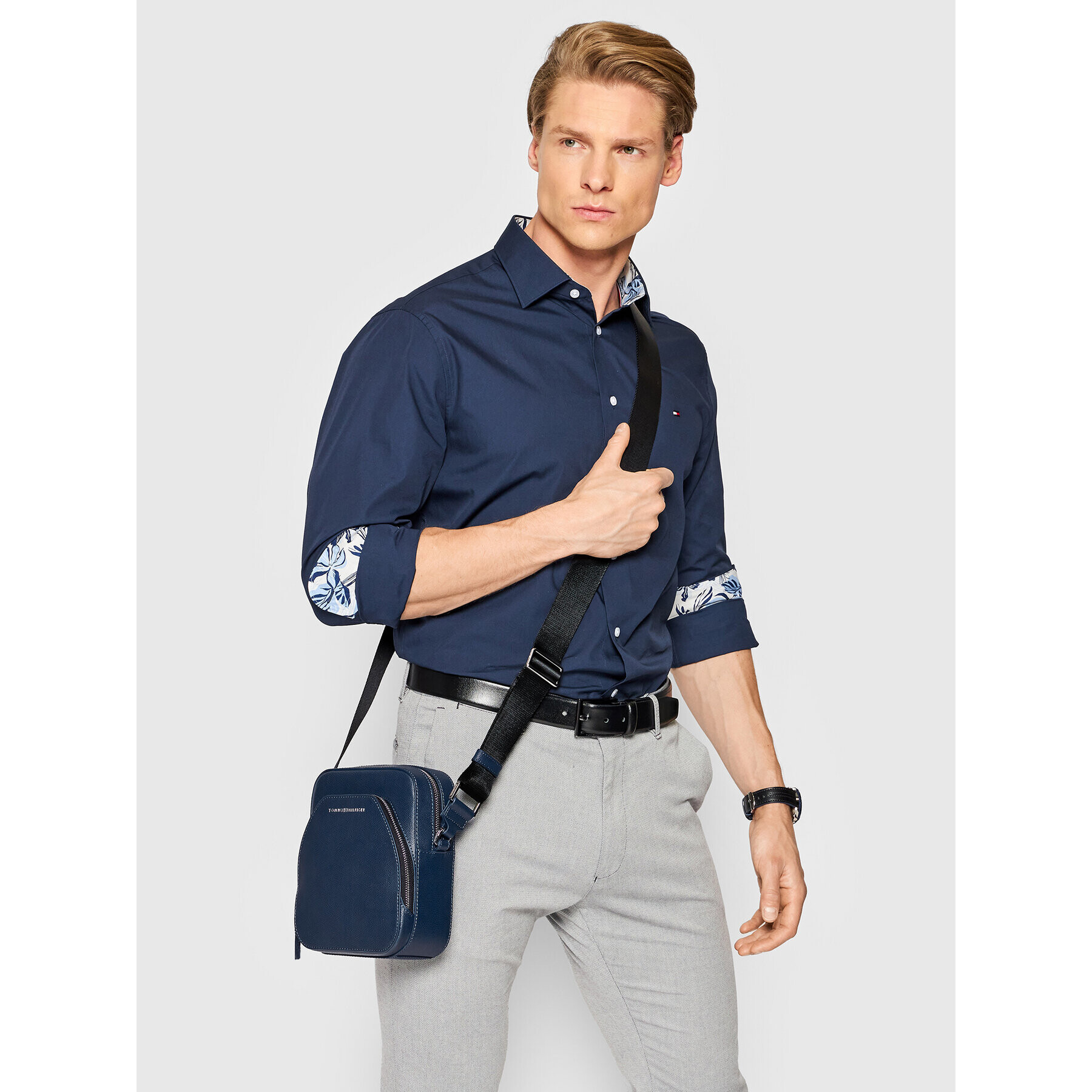 Tommy Hilfiger Мъжка чантичка Business Leather Mini Reporter AM0AM08456 Тъмносин - Pepit.bg