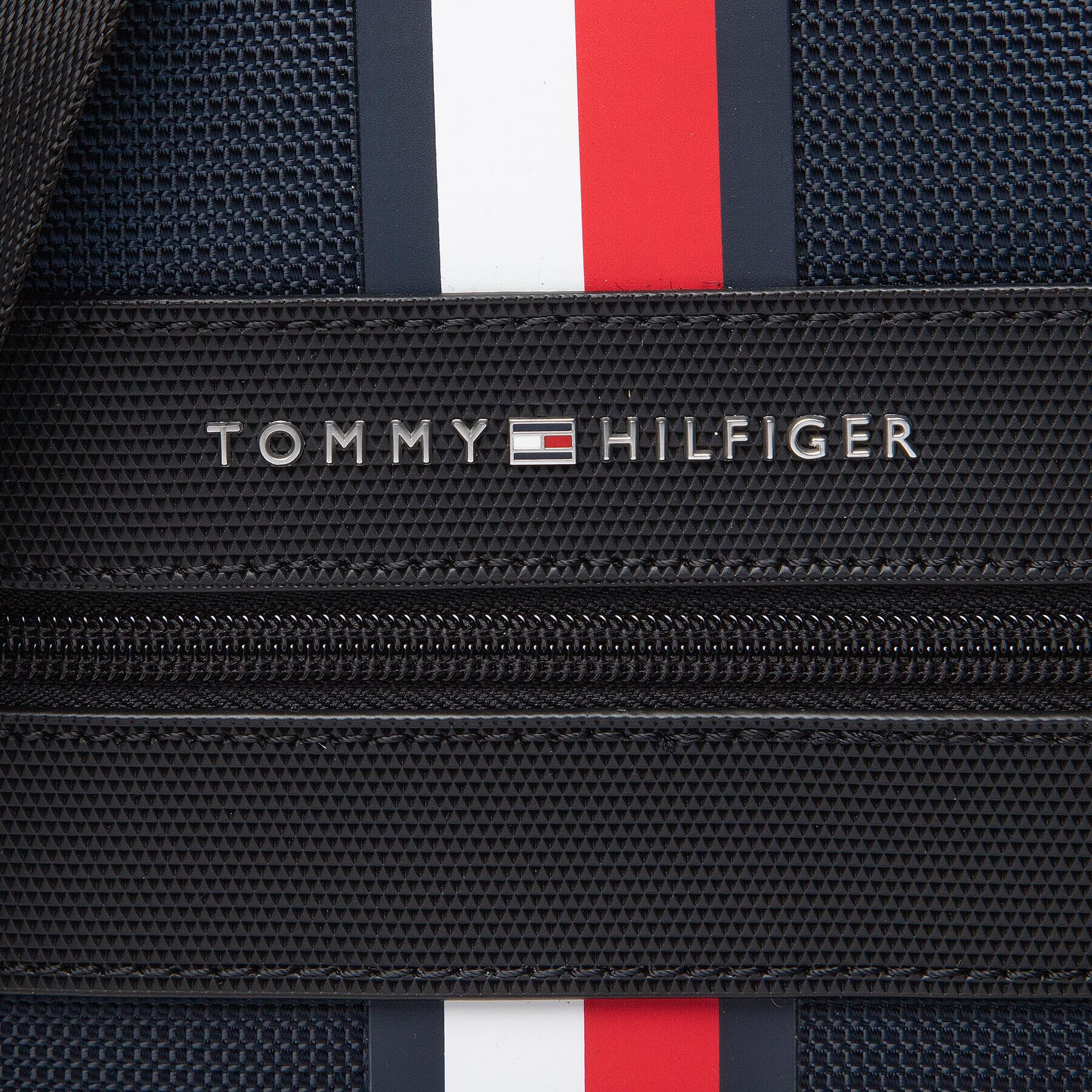 Tommy Hilfiger Мъжка чантичка Elevated Nylon C Mini Crossover AM0AM07586 Тъмносин - Pepit.bg