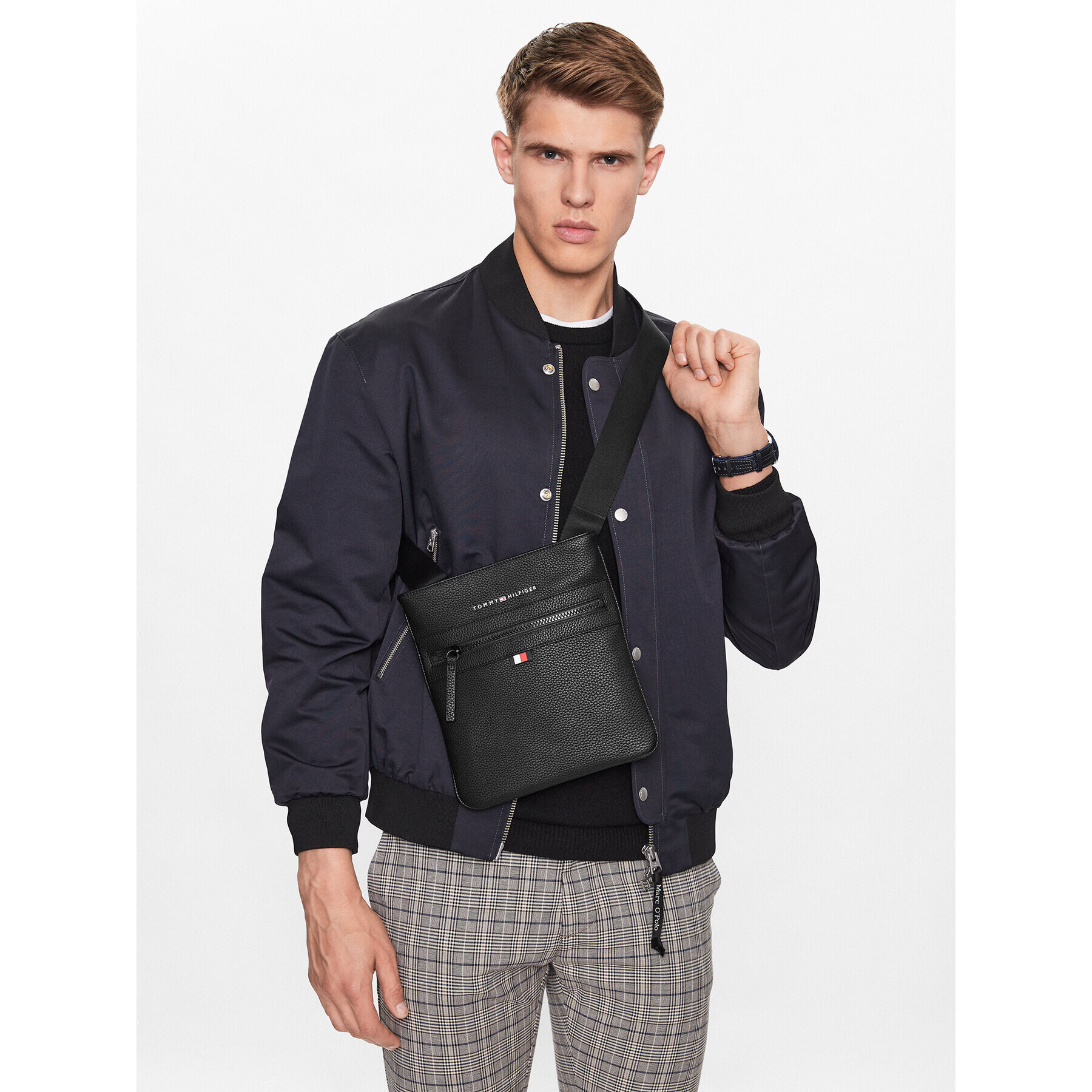 Tommy Hilfiger Мъжка чантичка Essential Pu Crossover AM0AM09506 Черен - Pepit.bg