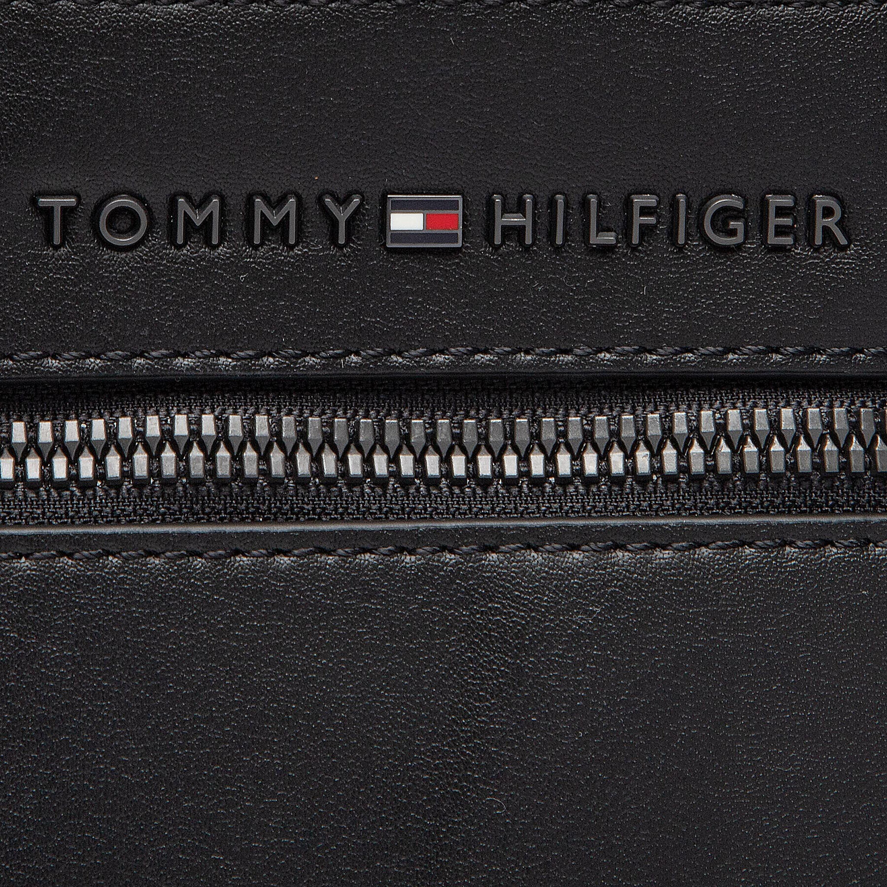 Tommy Hilfiger Мъжка чантичка Th Cactus Ew Reporter AM0AM09254 Черен - Pepit.bg