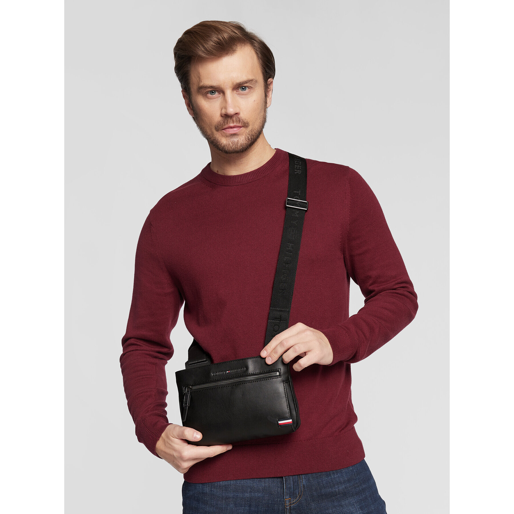 Tommy Hilfiger Мъжка чантичка Th Cactus Ew Reporter AM0AM09254 Черен - Pepit.bg