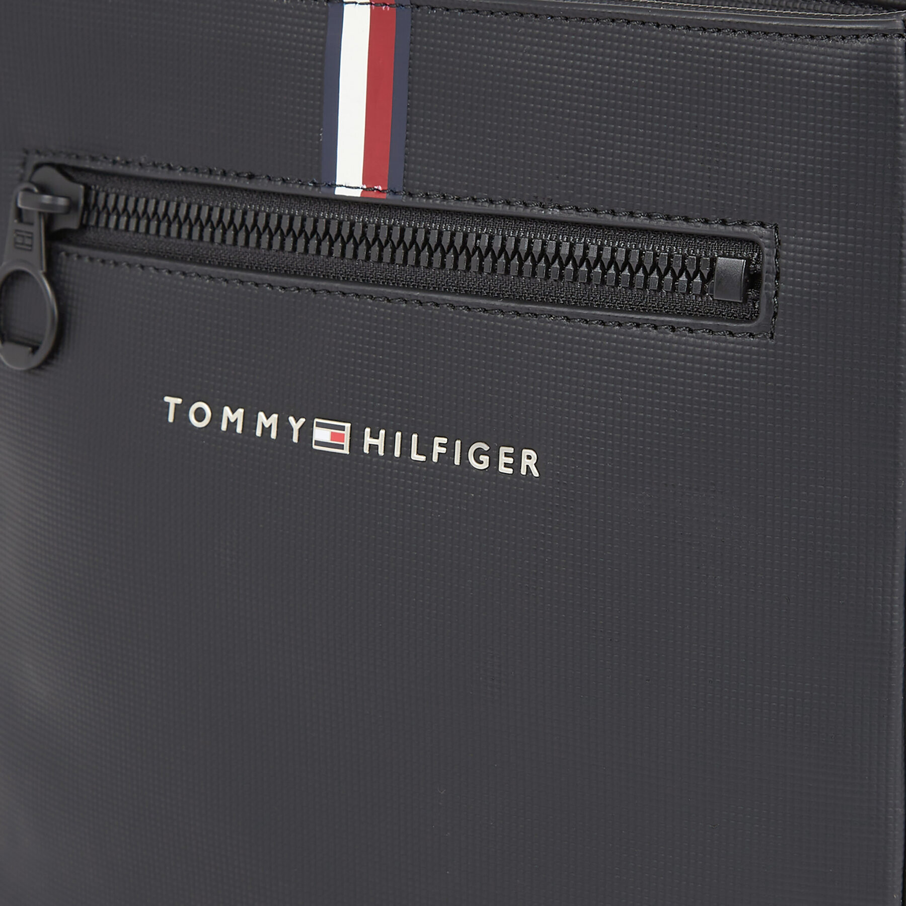 Tommy Hilfiger Мъжка чантичка Th Essential Mini Crossover AM0AM11541 Черен - Pepit.bg