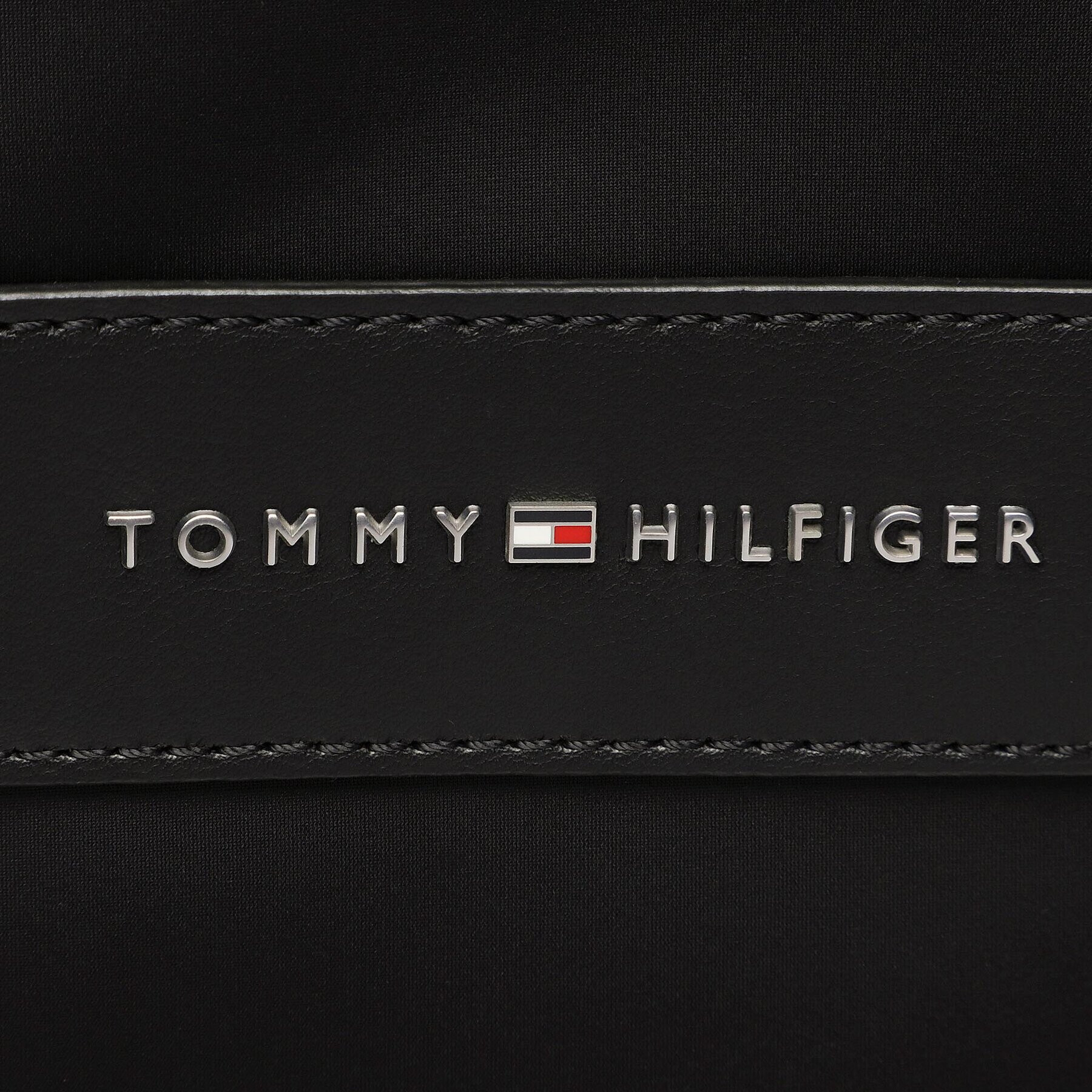 Tommy Hilfiger Мъжка чантичка Th Urban Nylon Mini Crossover AM0AM10571 Черен - Pepit.bg