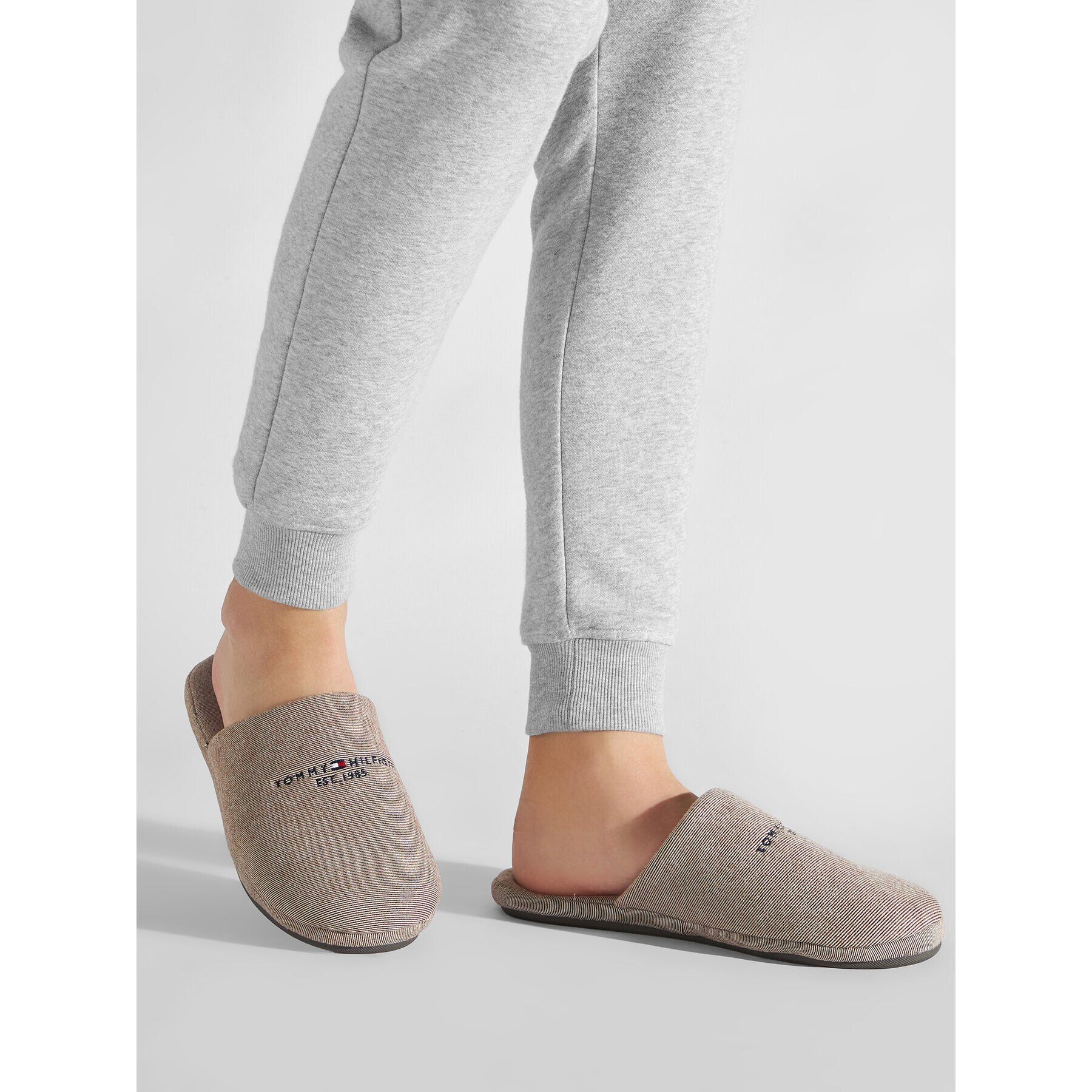 Tommy Hilfiger Пантофи Essential Hilfiger Homeslipper FM0FM04523 Кафяв - Pepit.bg
