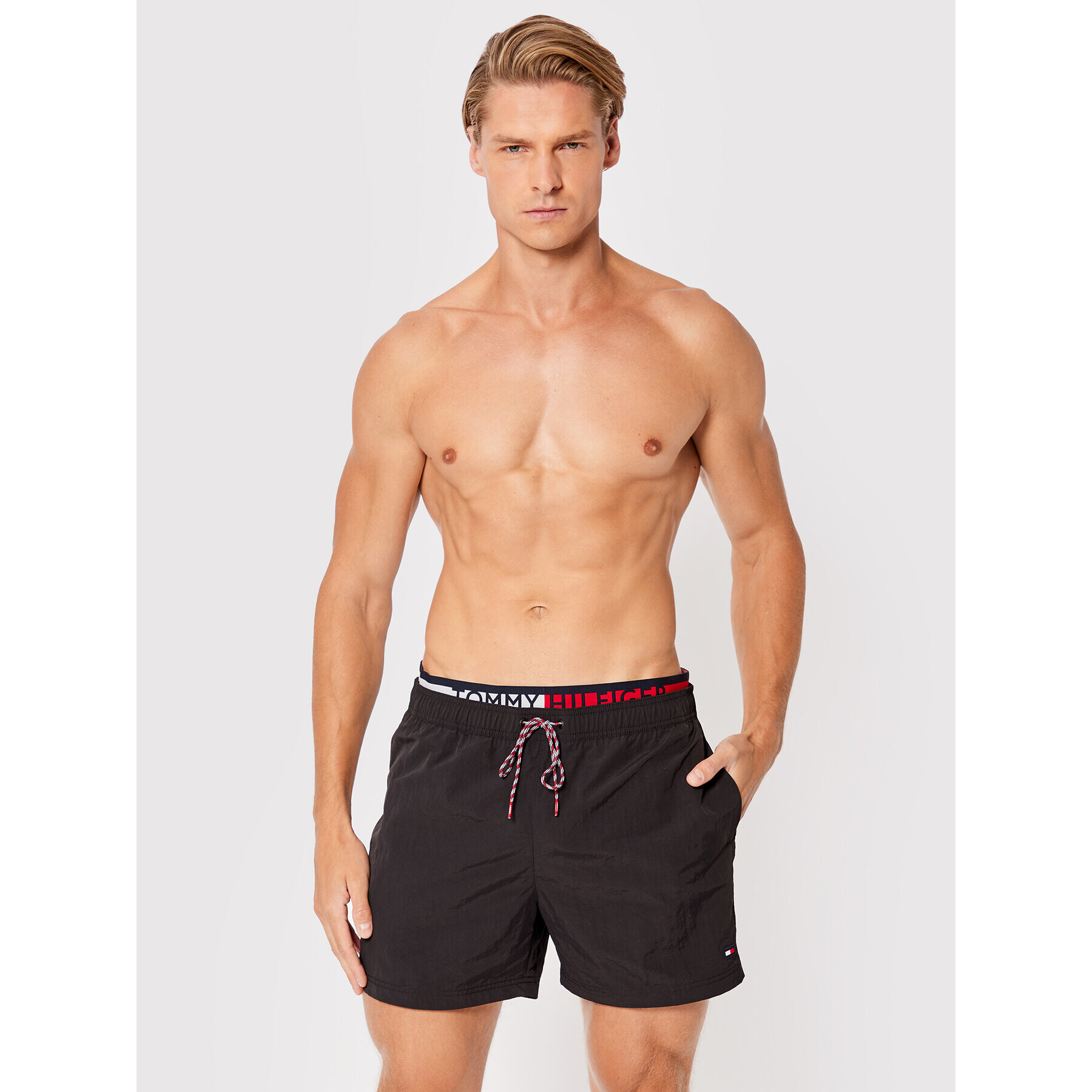 Tommy Hilfiger Плувни шорти Medium Drawstring UM0UM02509 Черен Slim Fit - Pepit.bg