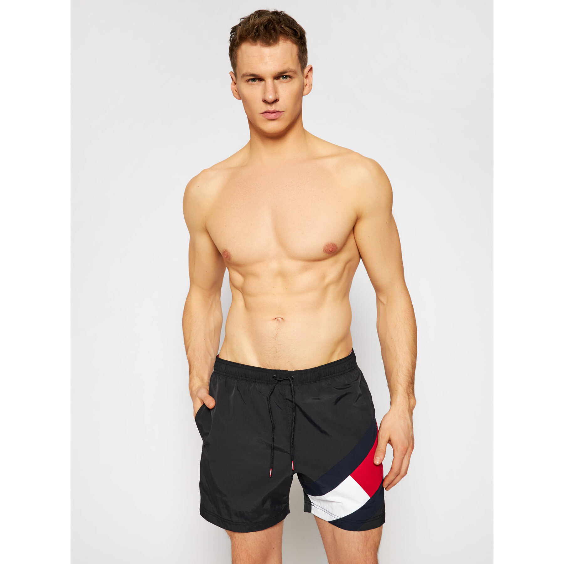 Tommy Hilfiger Плувни шорти Sf Medium Drawstring UM0UM02048 Черен Slim Fit - Pepit.bg