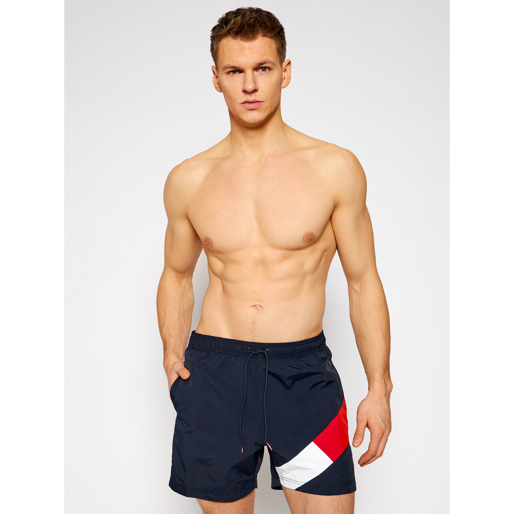 Tommy Hilfiger Плувни шорти Sf Medium Drawstring UM0UM02048 Тъмносин Slim Fit - Pepit.bg