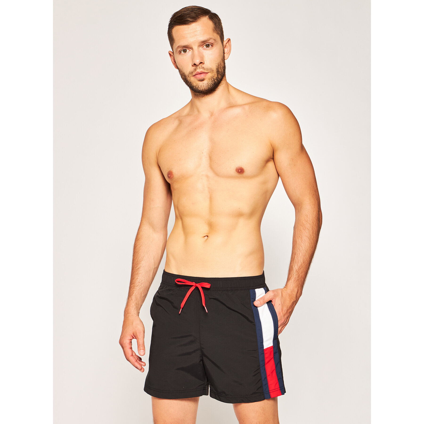 Tommy Hilfiger Плувни шорти Sf Medium Grawstring UM0UM01697 Черен Slim Fit - Pepit.bg