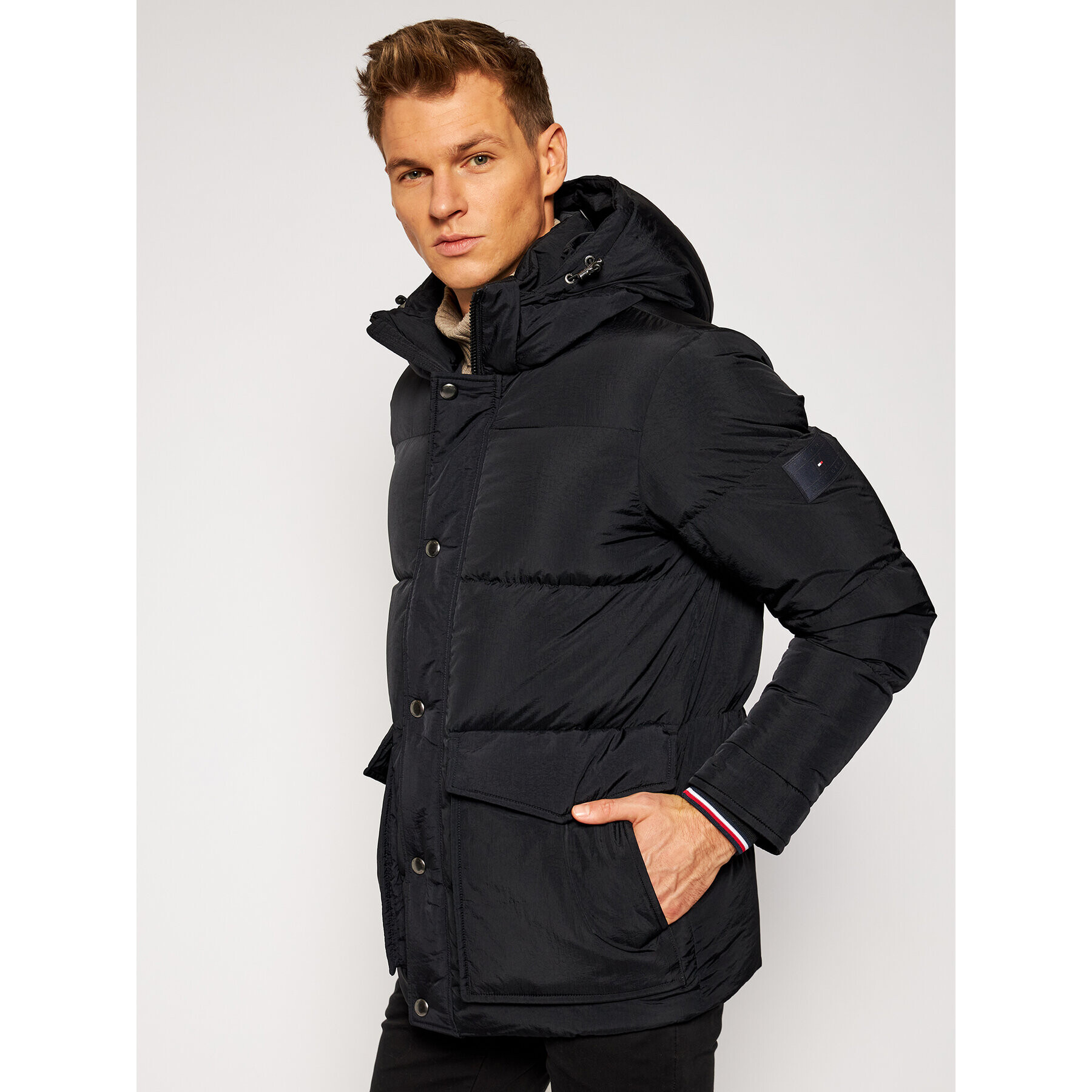Tommy Hilfiger Пухено яке Down Hdd MW0MW14888 Черен Regular Fit - Pepit.bg