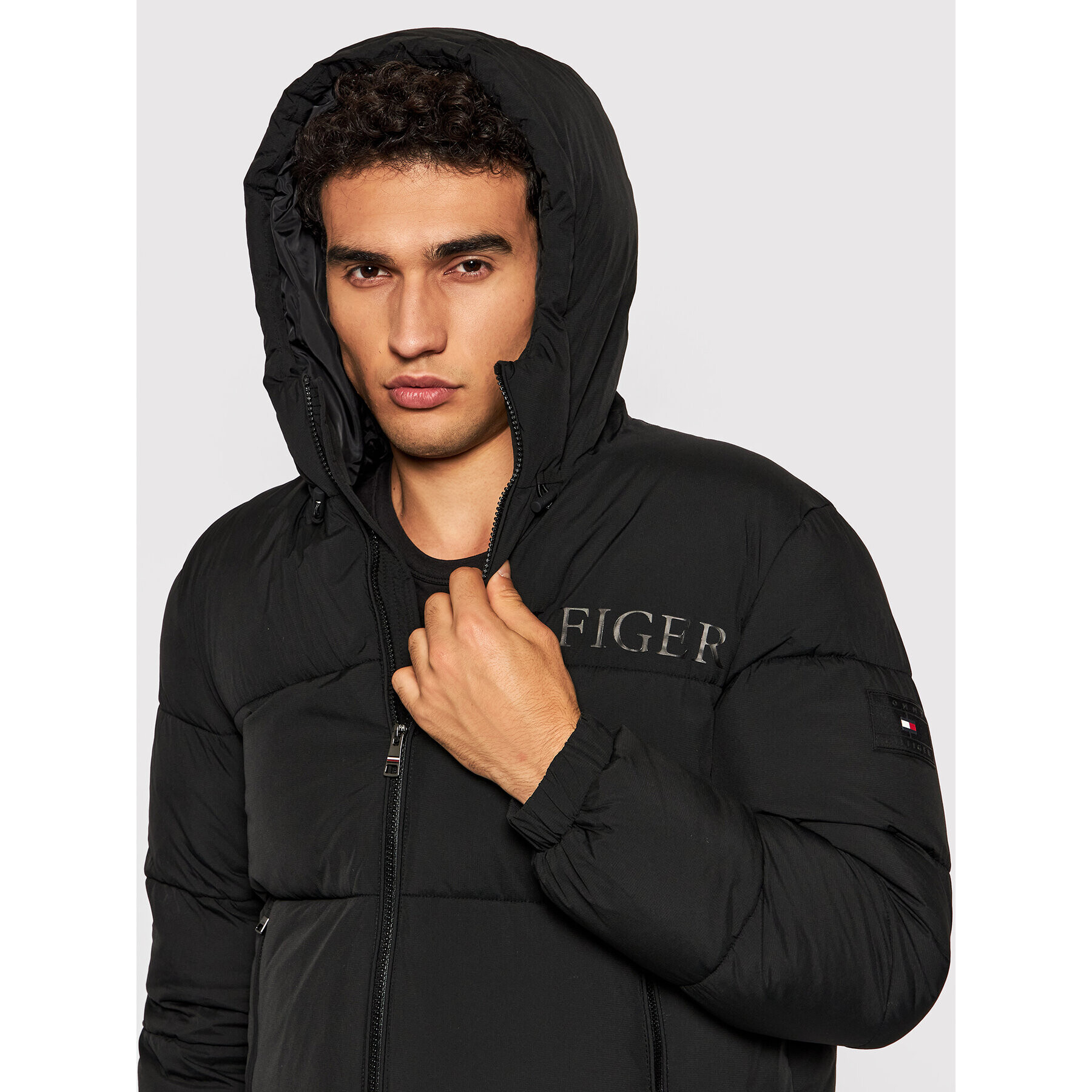 Tommy Hilfiger Пухено яке High Loft MW0MW19656 Черен Regular Fit - Pepit.bg