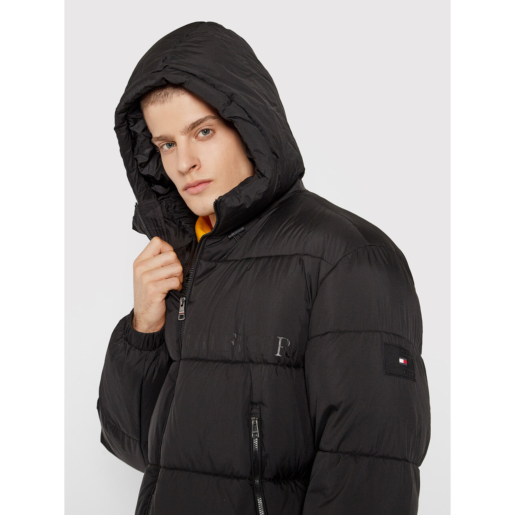 Tommy Hilfiger Пухено яке High Loft MW0MW19657 Черен Regular Fit - Pepit.bg