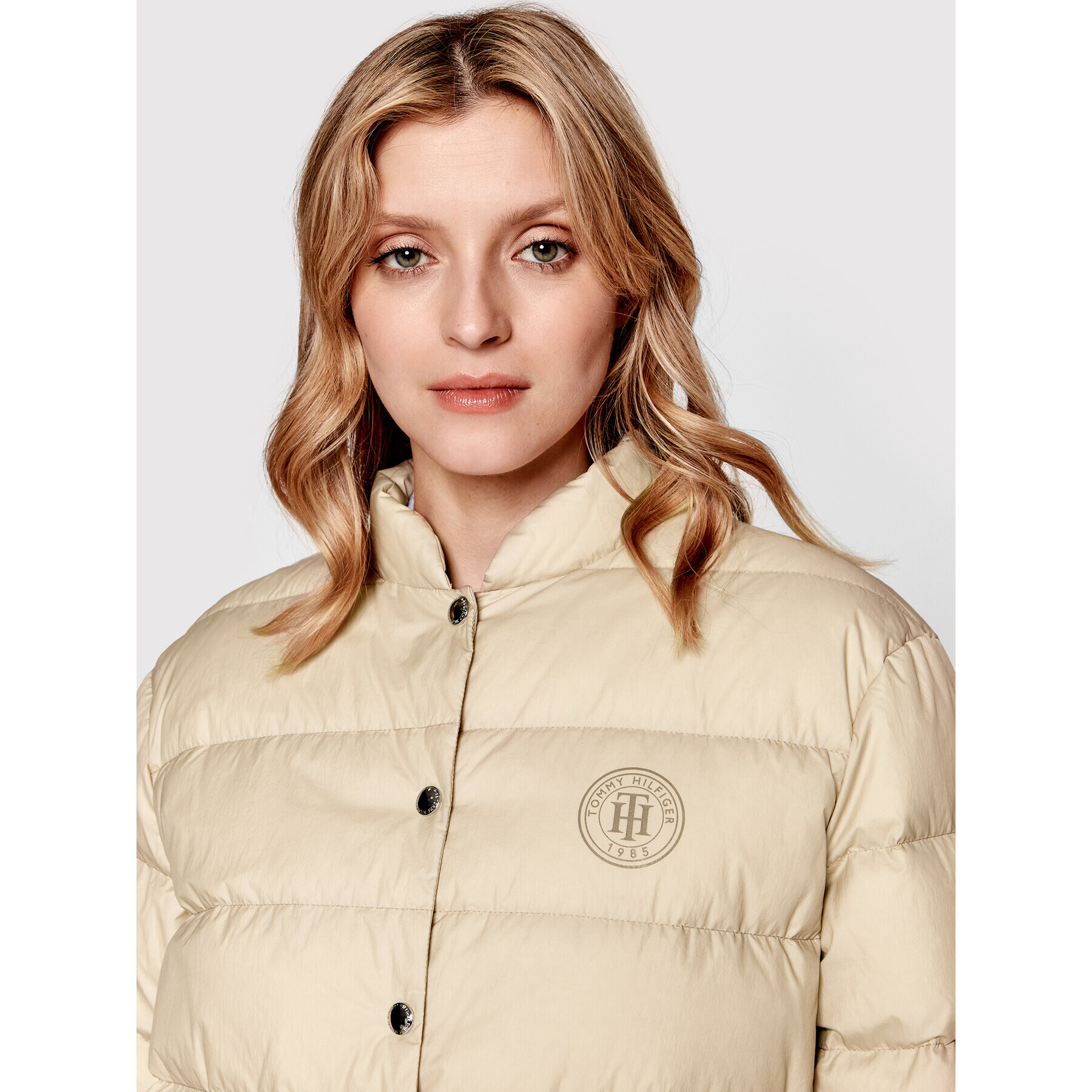 Tommy Hilfiger Пухено яке Chic WW0WW34010 Бежов Regular Fit - Pepit.bg