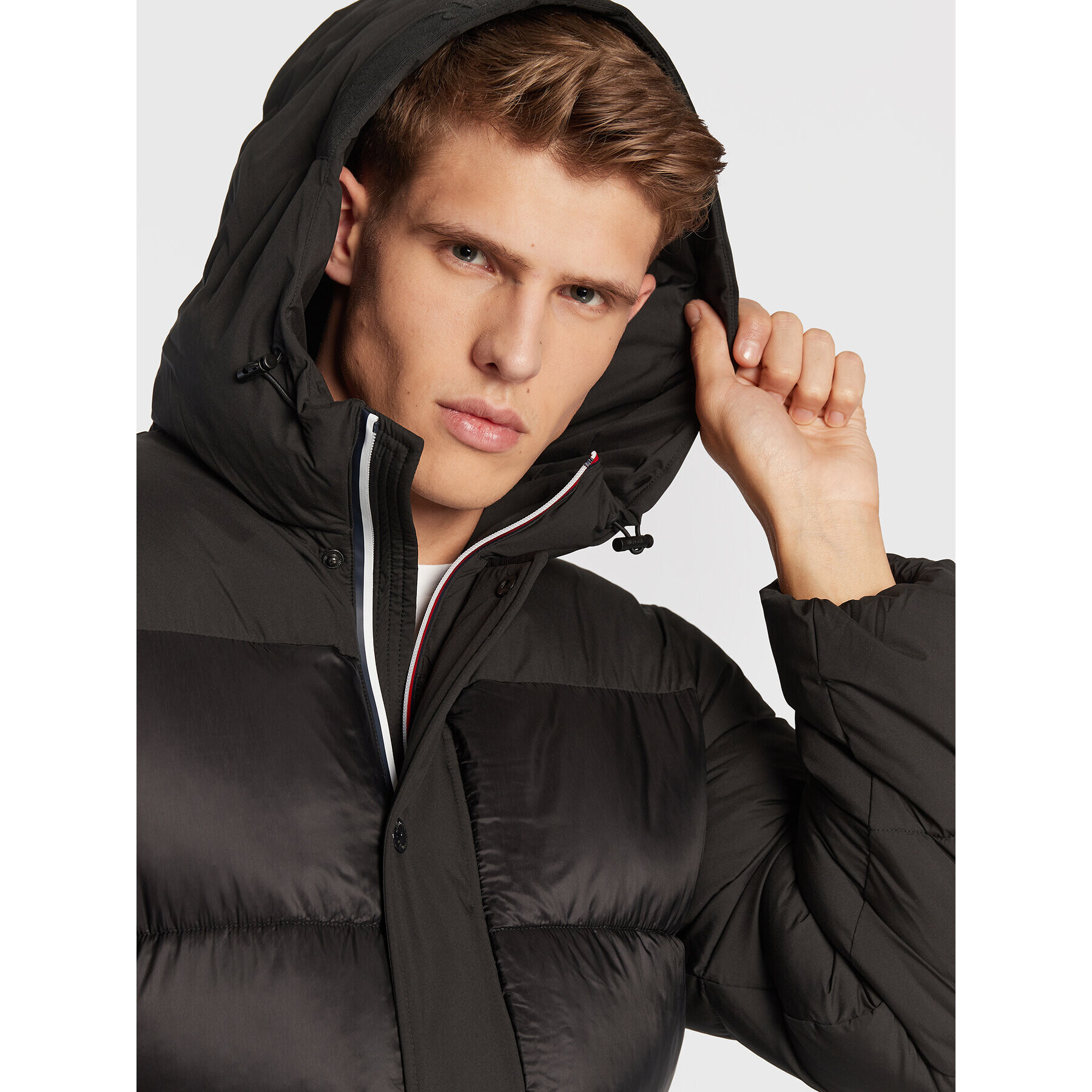 Tommy Hilfiger Пухено яке MW0MW28723 Черен Regular Fit - Pepit.bg