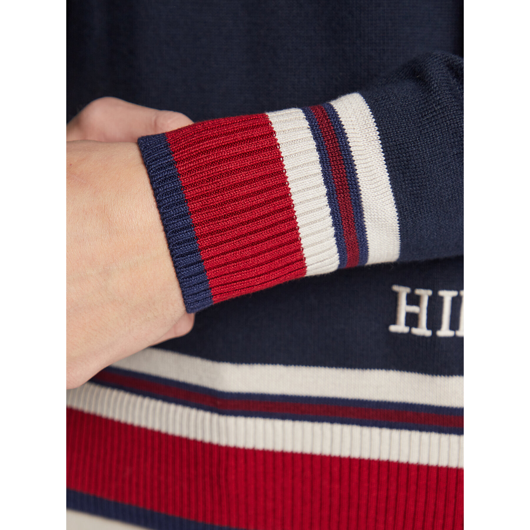 Tommy Hilfiger Пуловер Placed Graphic MW0MW29028 Тъмносин Relaxed Fit - Pepit.bg