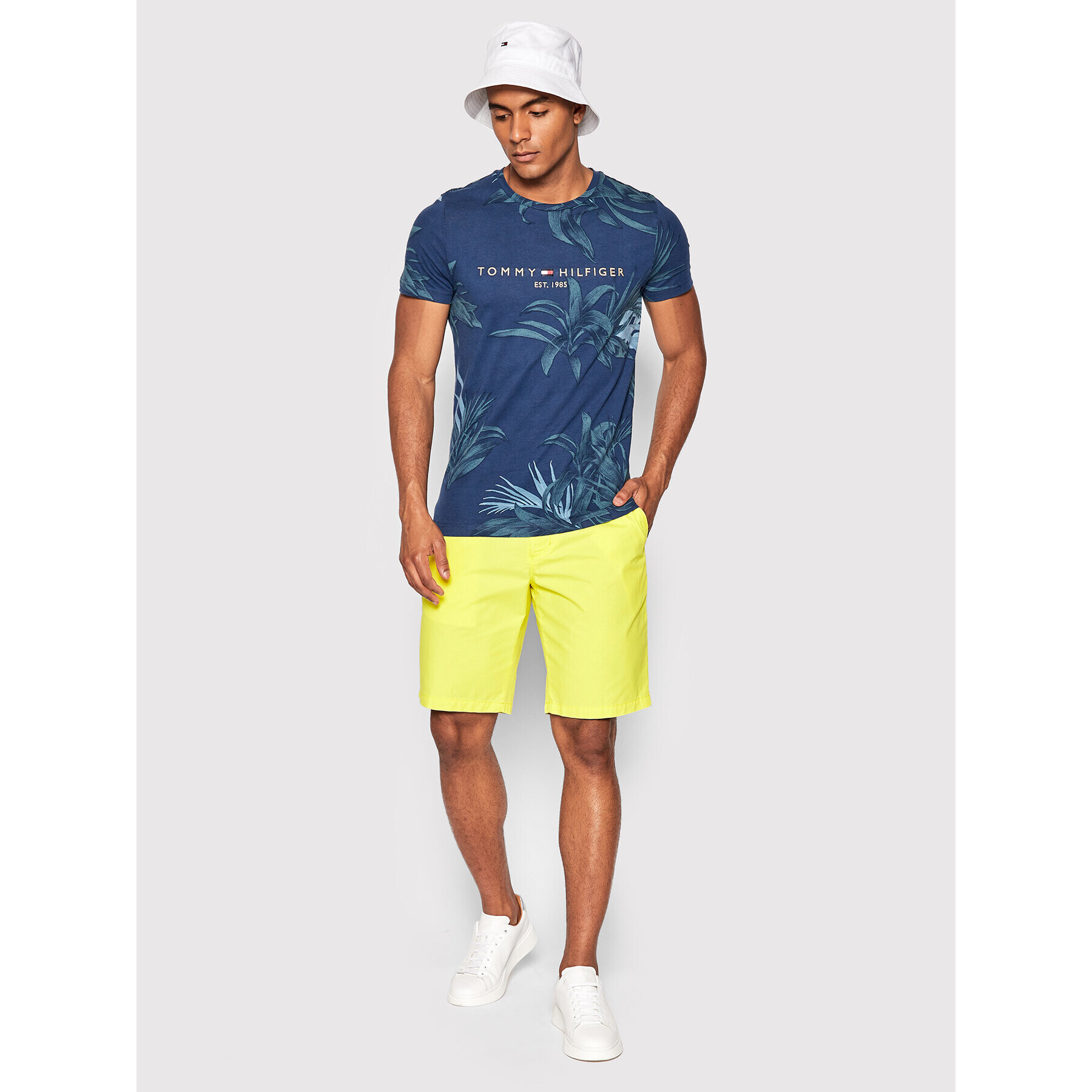 Tommy Hilfiger Шорти от плат Harlem MW0MW26620 Жълт Relaxed Fit - Pepit.bg