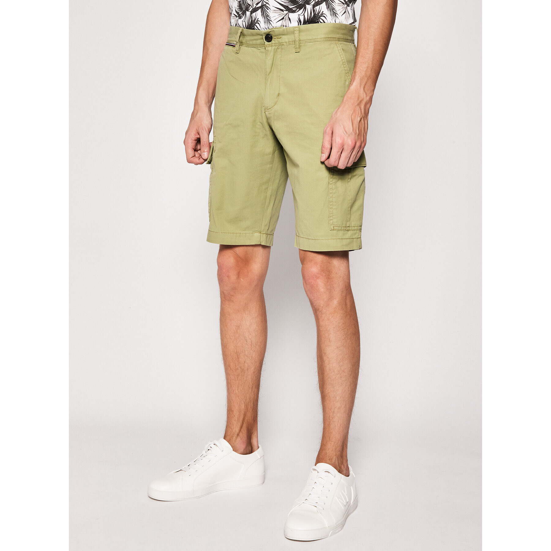 Tommy Hilfiger Шорти от плат Johny Cargo Light Twill MW0MW13520 Зелен Regular Fit - Pepit.bg