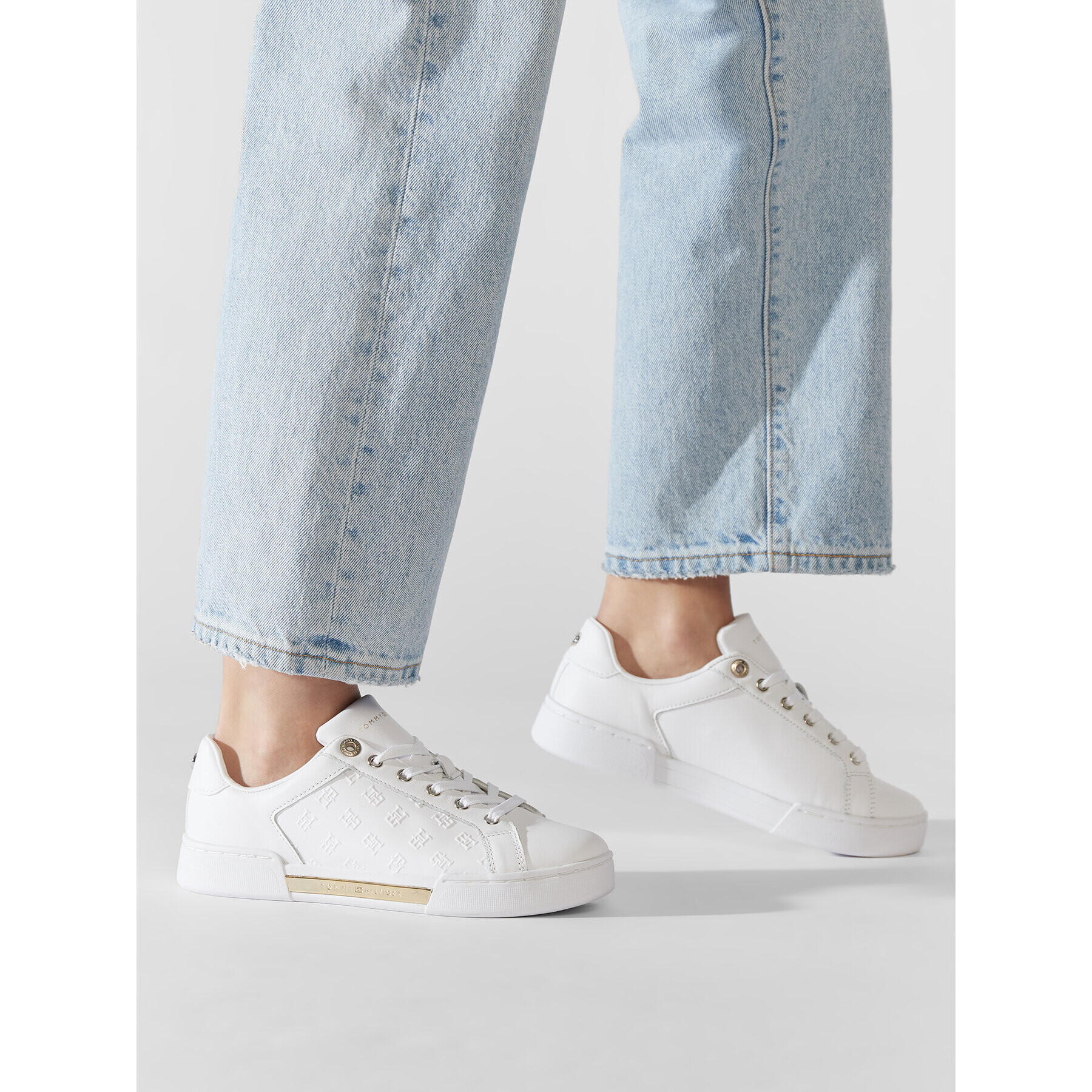 Tommy Hilfiger Сникърси Embossed Monogram Sneaker FW0FW06735 Бял - Pepit.bg