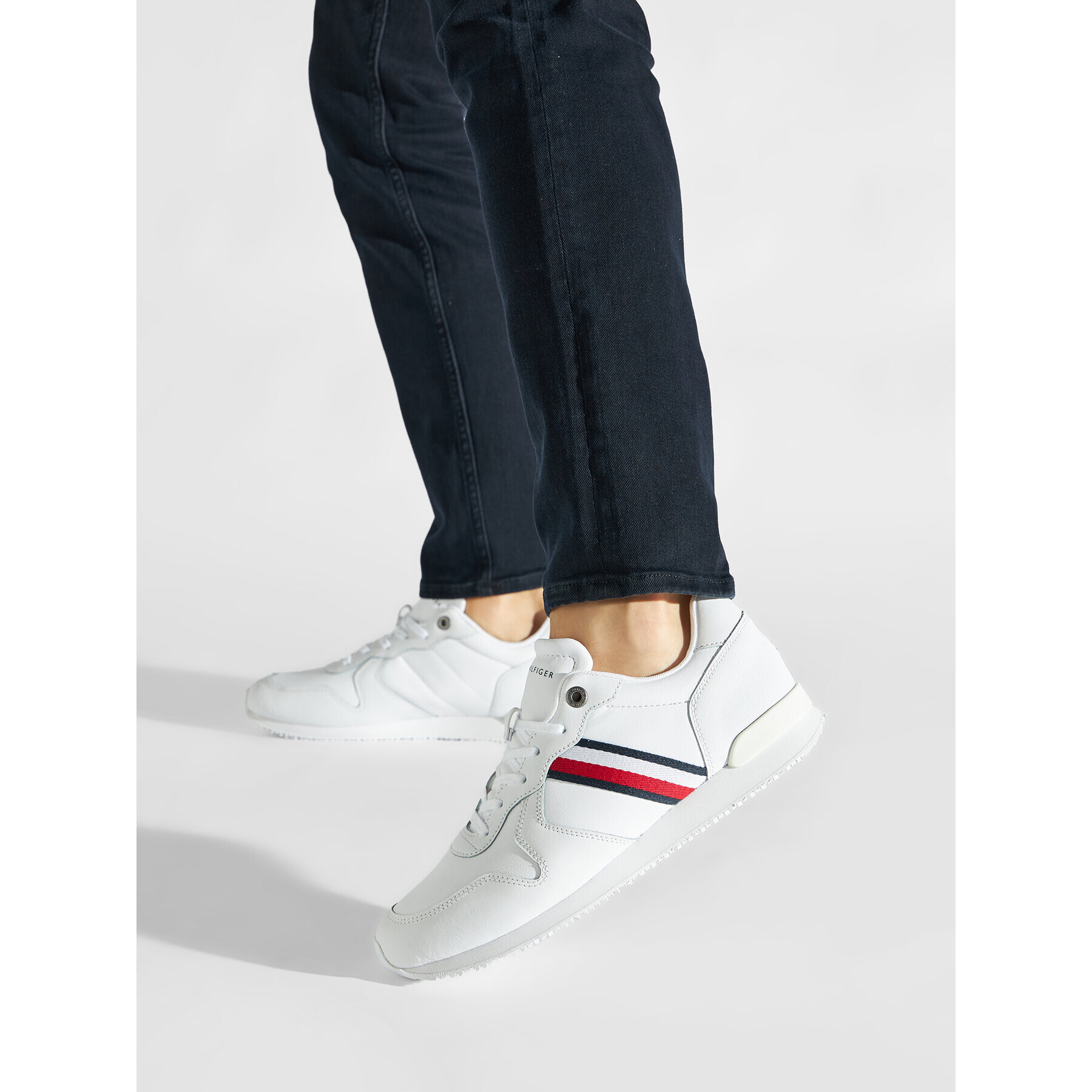Tommy Hilfiger Сникърси Iconic Runner Leather FM0FM04281 Бял - Pepit.bg