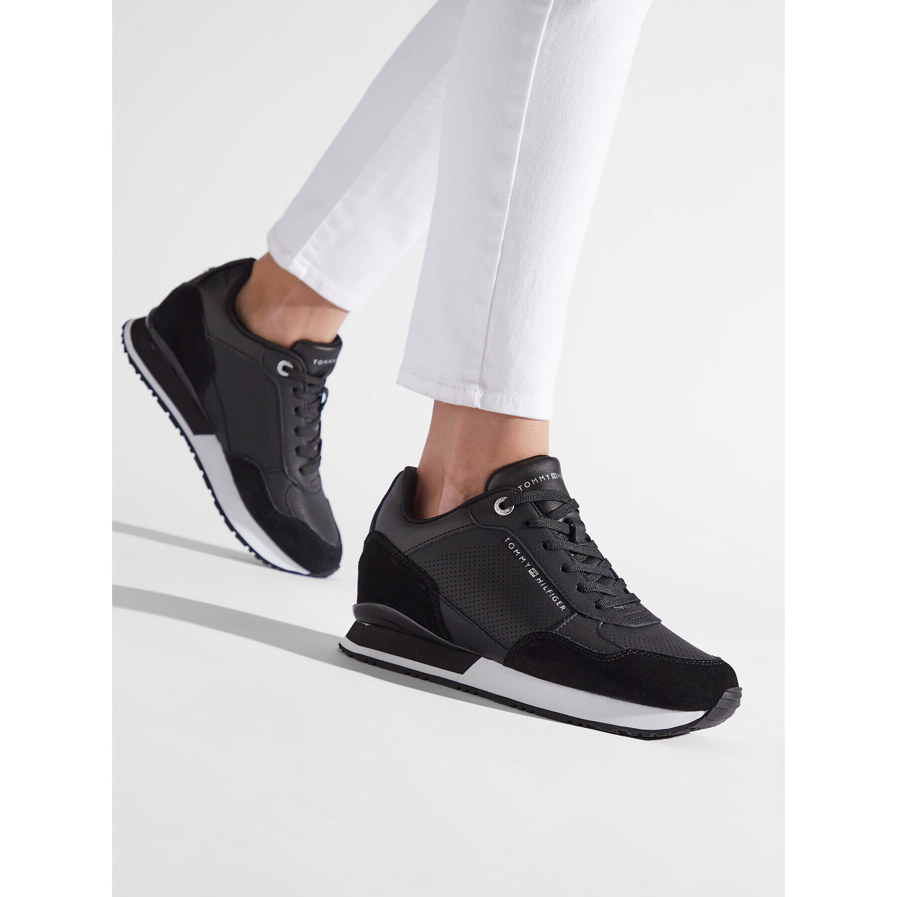 Tommy Hilfiger Сникърси Leather Wedge Sneaker FW0FW06552 Черен - Pepit.bg