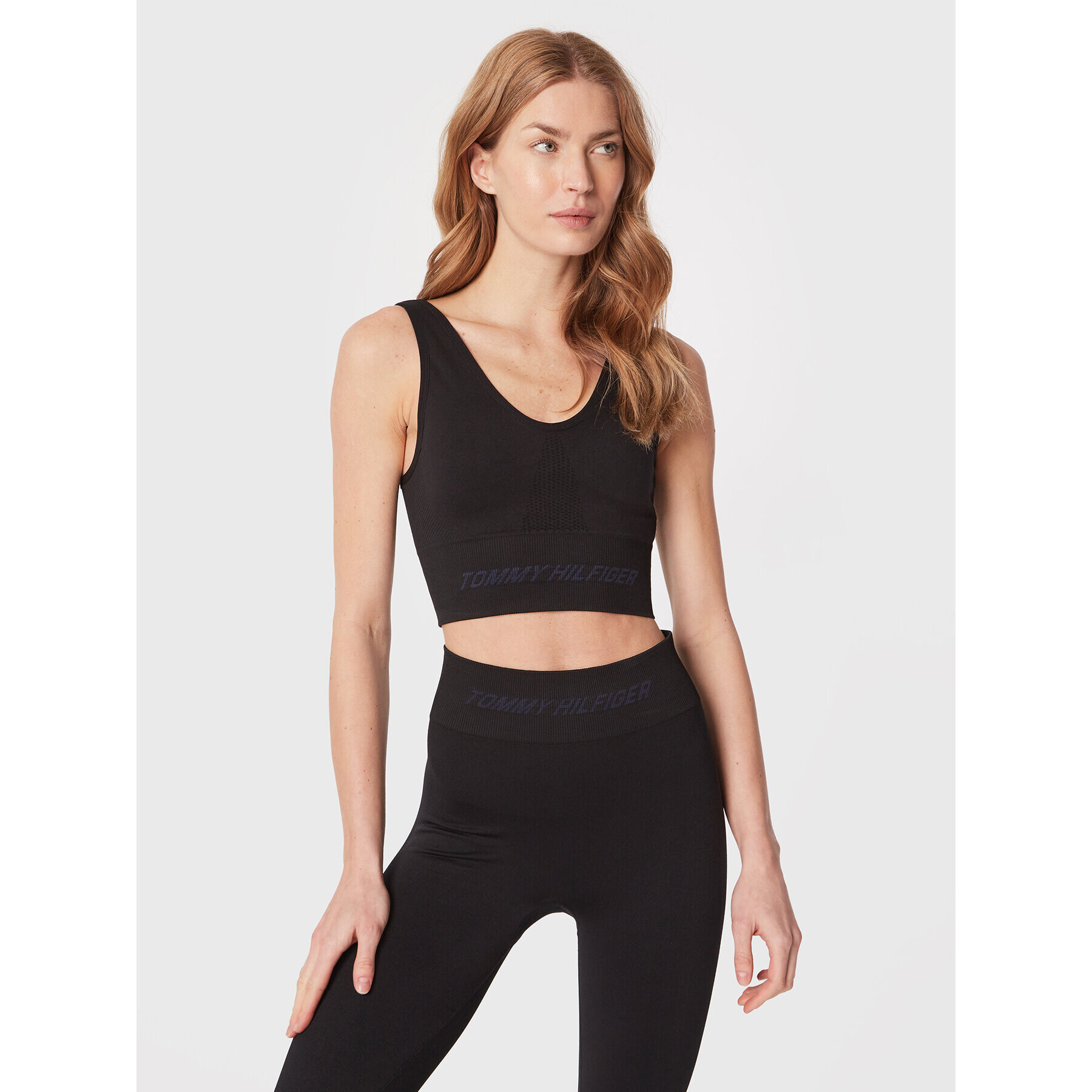 Tommy Hilfiger Спортен сутиен Intensity Shiny Seamless S10S101471 Черен - Pepit.bg