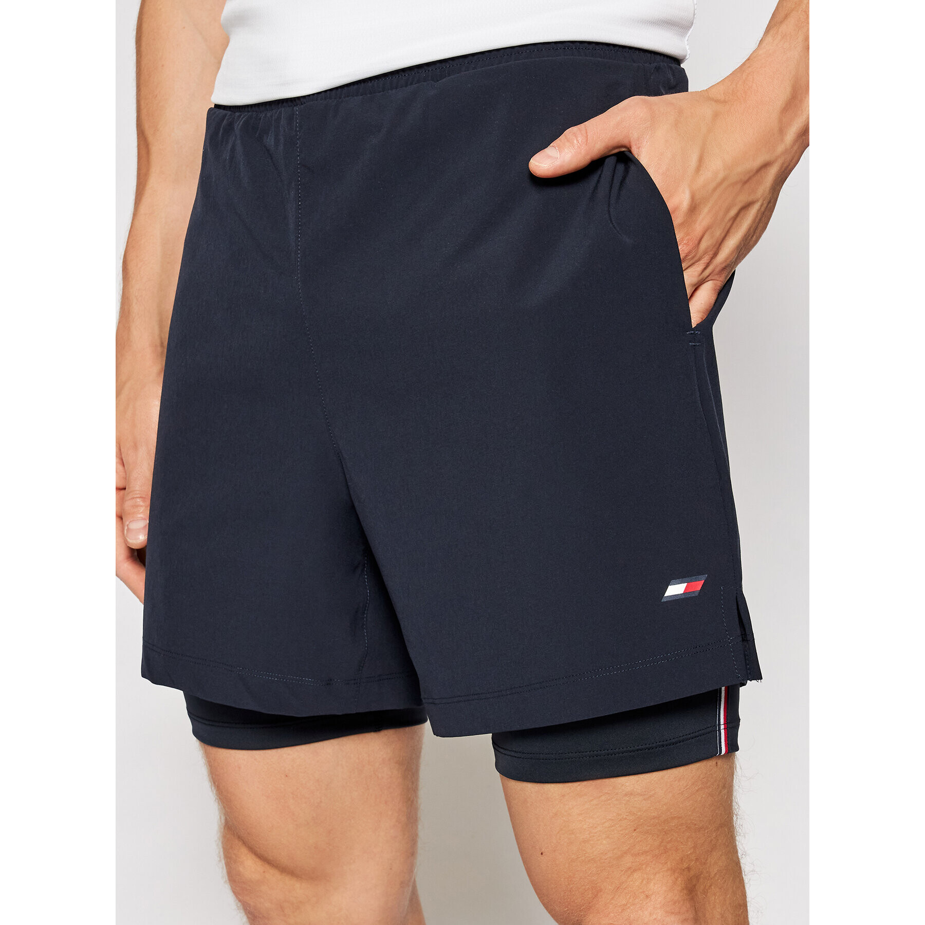 Tommy Hilfiger Спортни шорти 2-In-1 Training MW0MW17259 Тъмносин Regular Fit - Pepit.bg