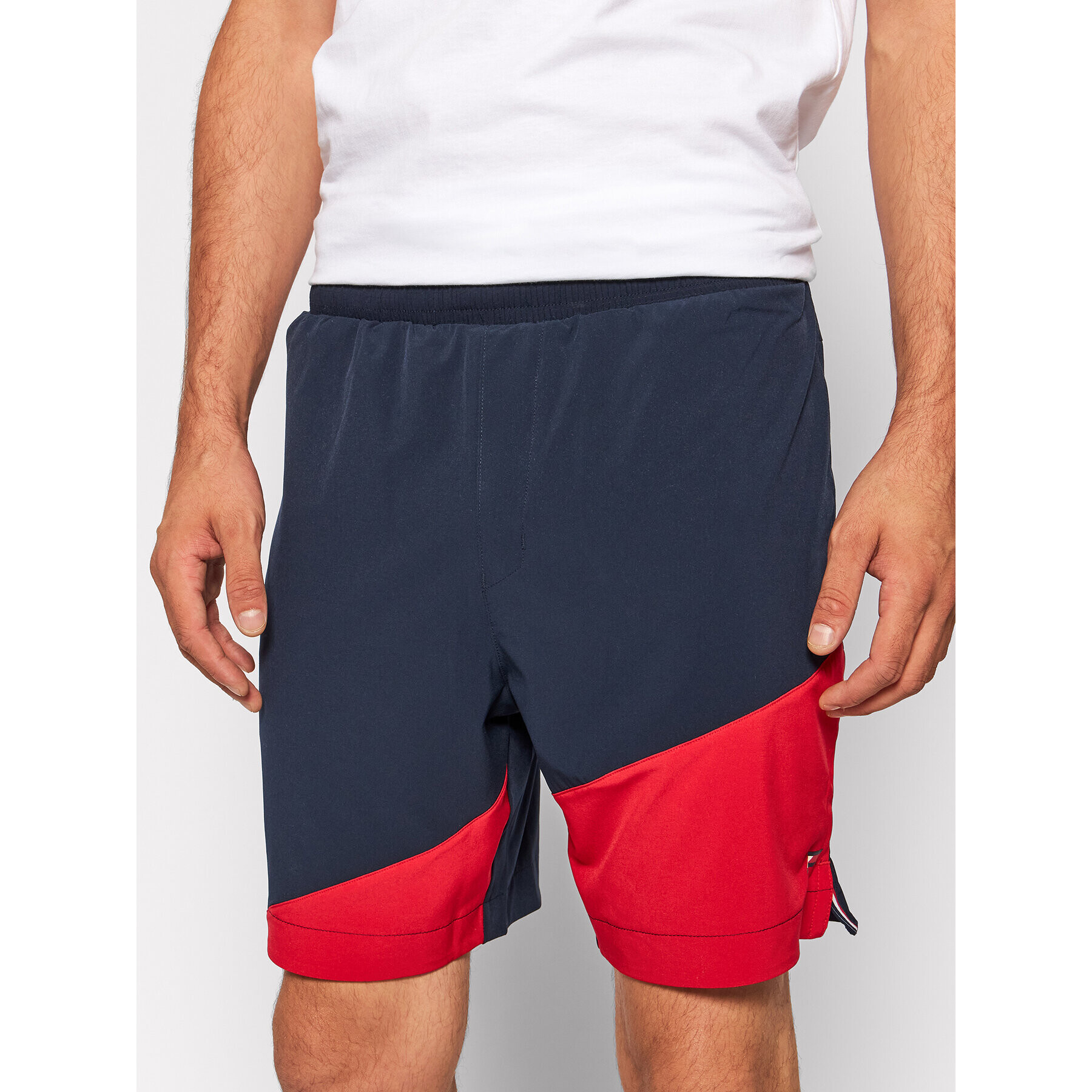 Tommy Hilfiger Спортни шорти Blocked Training MW0MW18594 Тъмносин Regular Fit - Pepit.bg