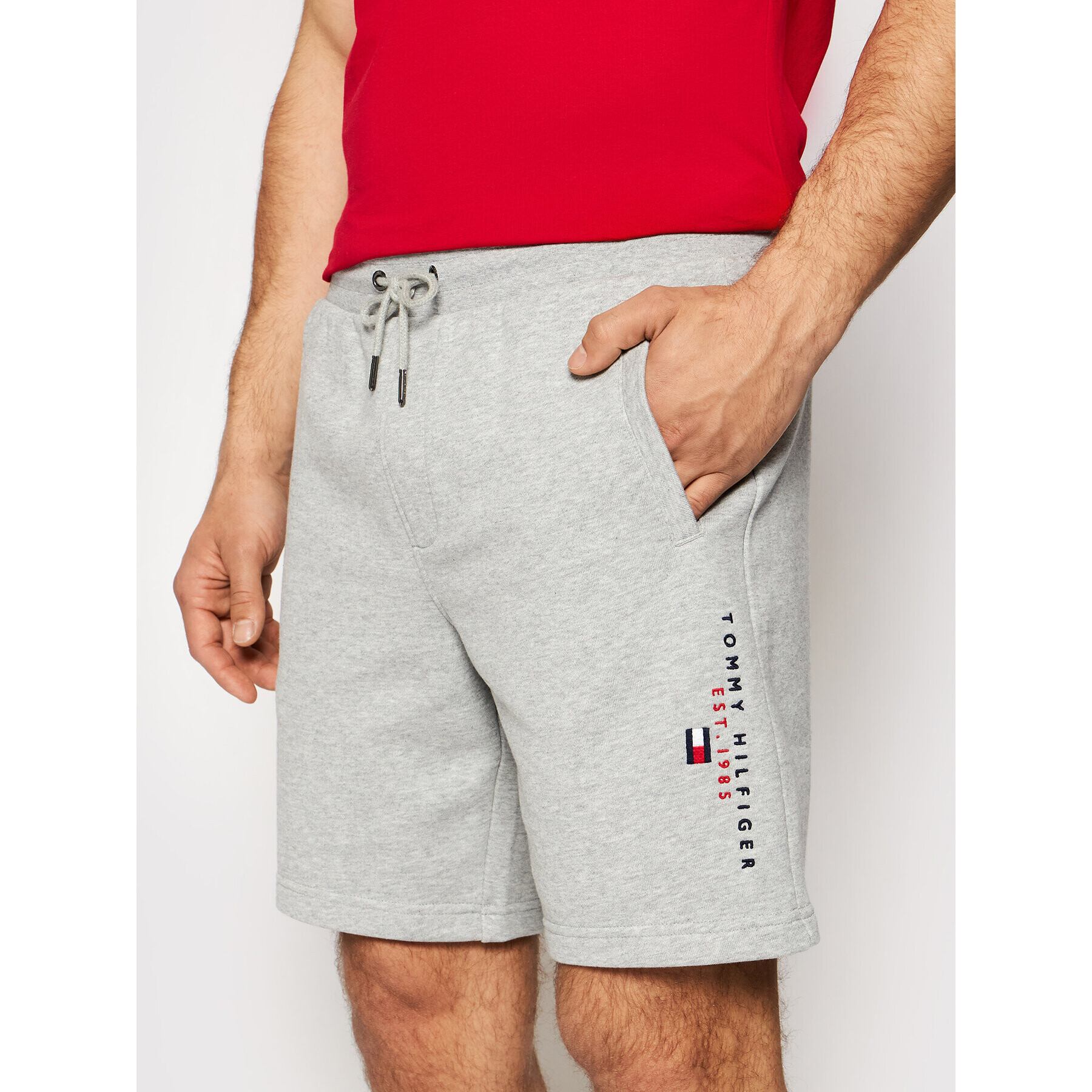 Tommy Hilfiger Спортни шорти Essential MW0MW17401 Сив Regular Fit - Pepit.bg