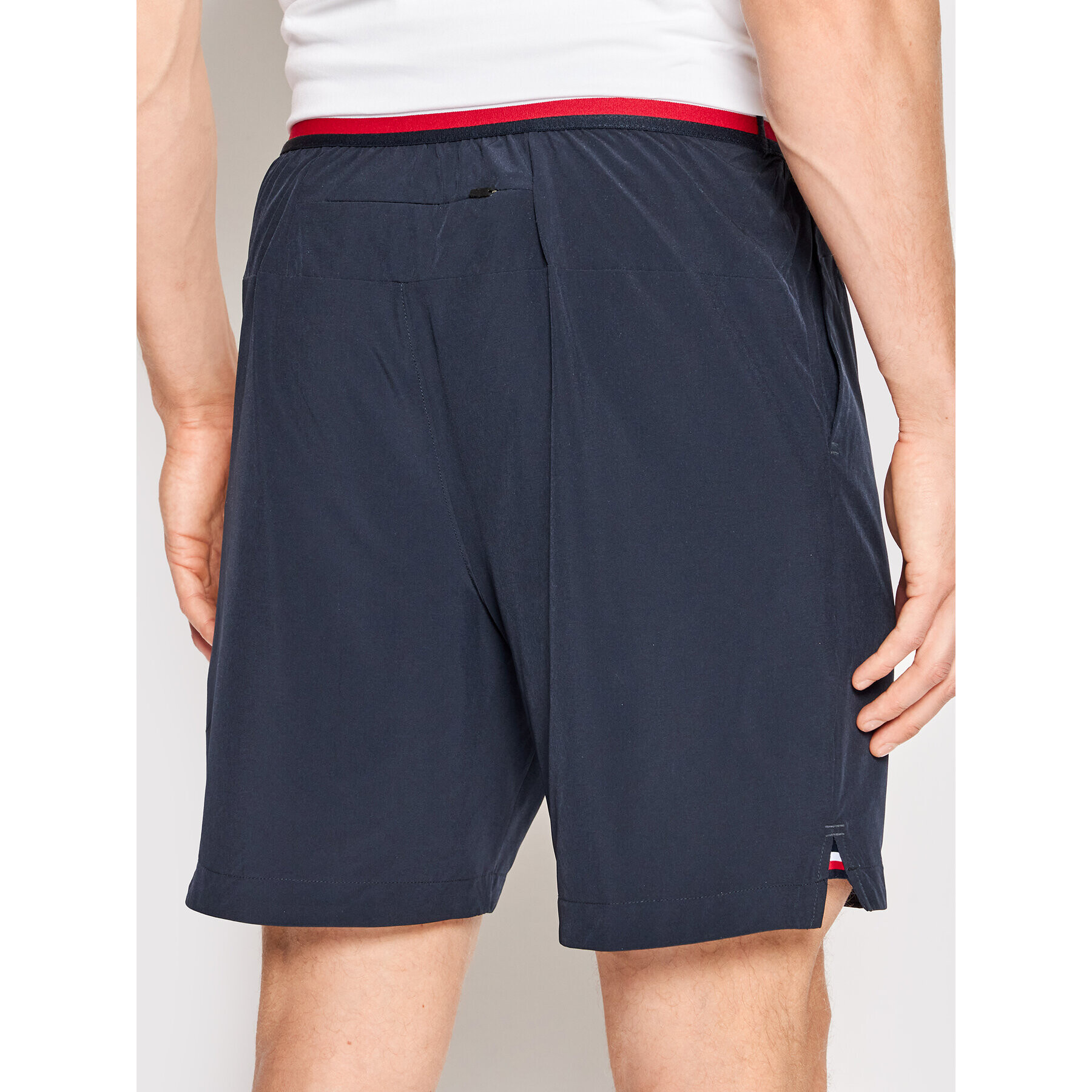 Tommy Hilfiger Спортни шорти Essential Training MW0MW22881 Тъмносин Regular Fit - Pepit.bg