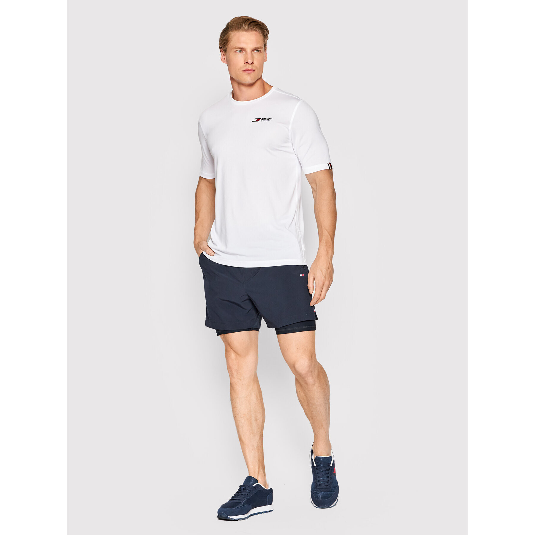 Tommy Hilfiger Спортни шорти Essential Traning MW0MW22882 Тъмносин Regular Fit - Pepit.bg