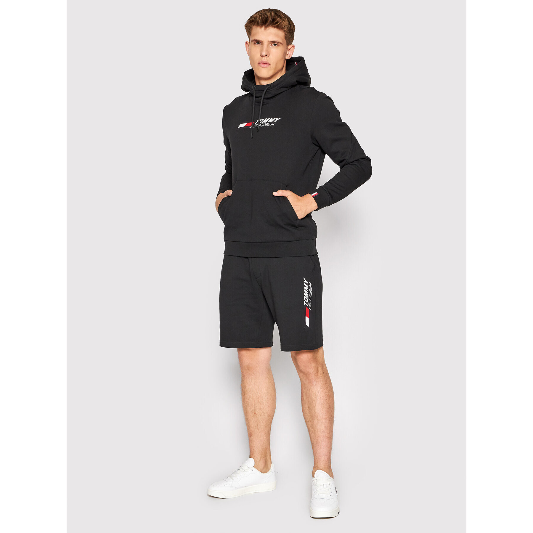 Tommy Hilfiger Спортни шорти Essentials MW0MW22741 Черен Relaxed Fit - Pepit.bg