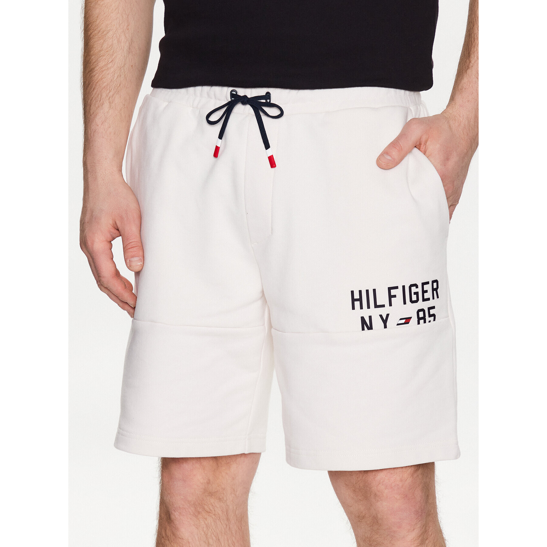 Tommy Hilfiger Спортни шорти Graphic MW0MW30413 Екрю Regular Fit - Pepit.bg