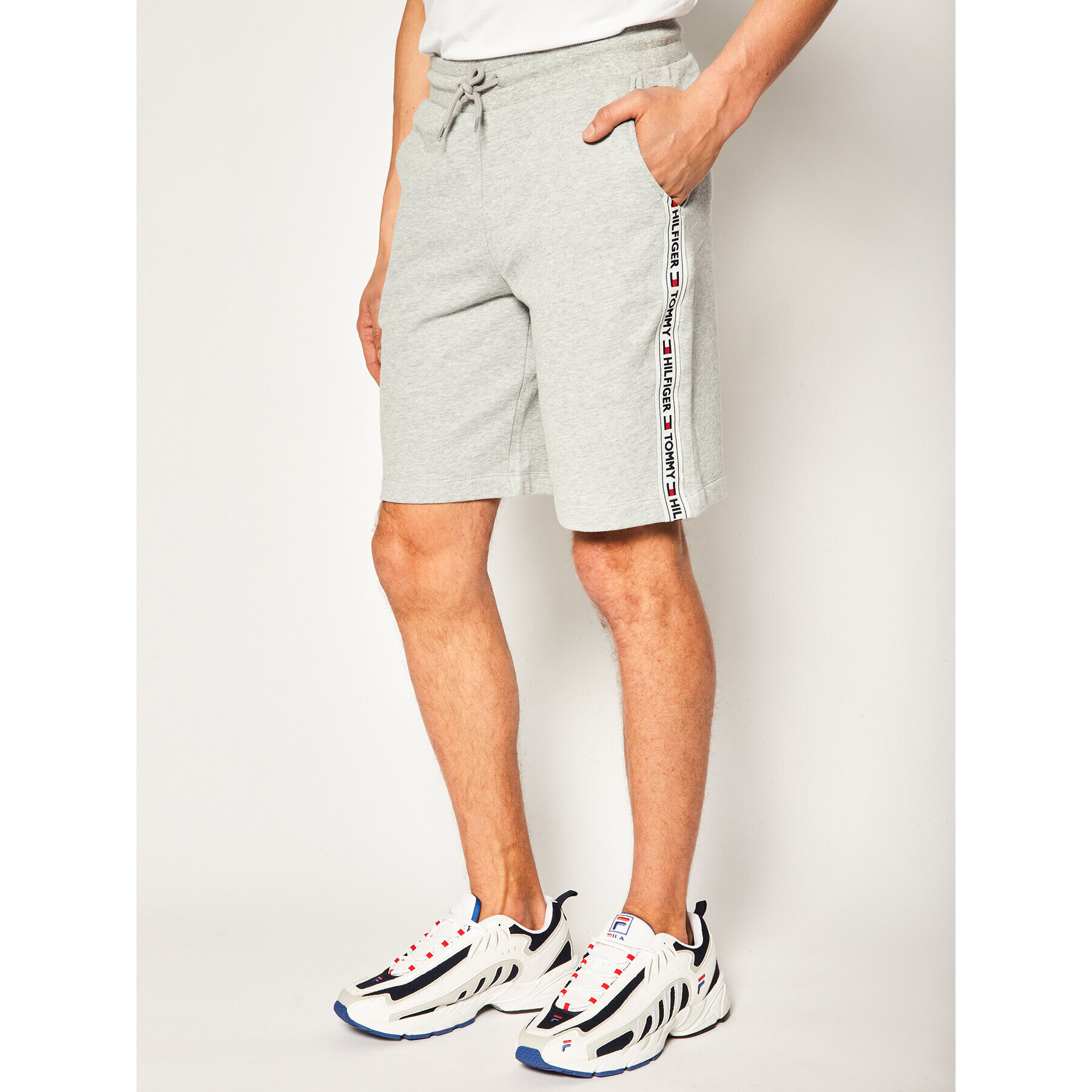 Tommy Hilfiger Спортни шорти UM0UM00707 Сив Regular Fit - Pepit.bg