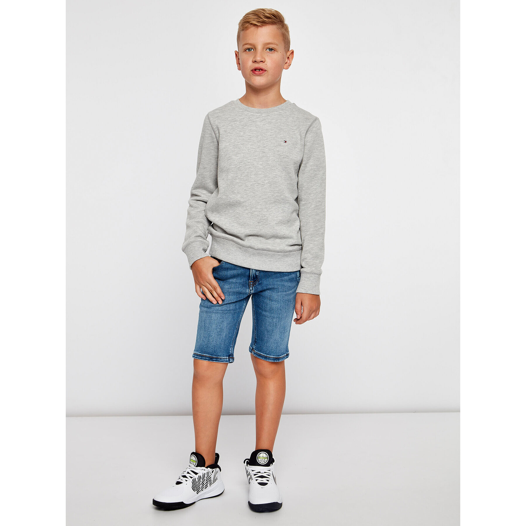 Tommy Hilfiger Суитшърт Boys Basic Sweatshirt KB0KB04137 D Сив Regular Fit - Pepit.bg