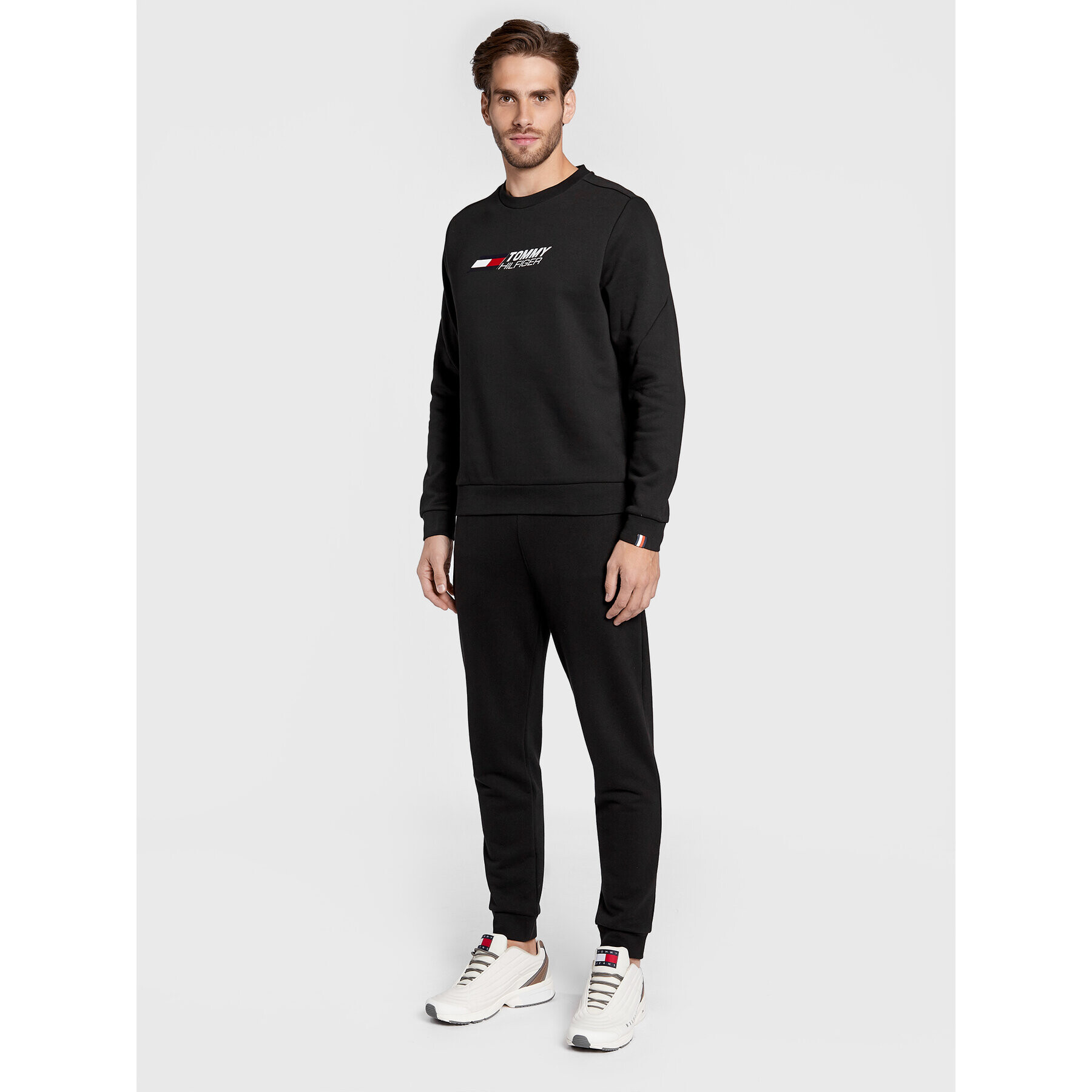 Tommy Hilfiger Суитшърт Essentials MW0MW27928 Черен Regular Fit - Pepit.bg
