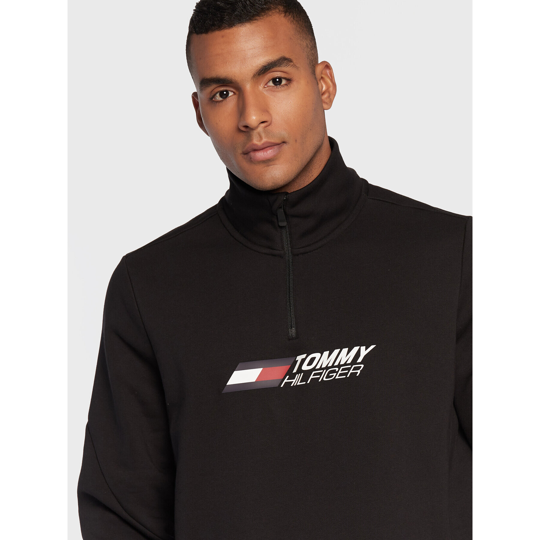 Tommy Hilfiger Суитшърт Essentials MW0MW27929 Черен Regular Fit - Pepit.bg