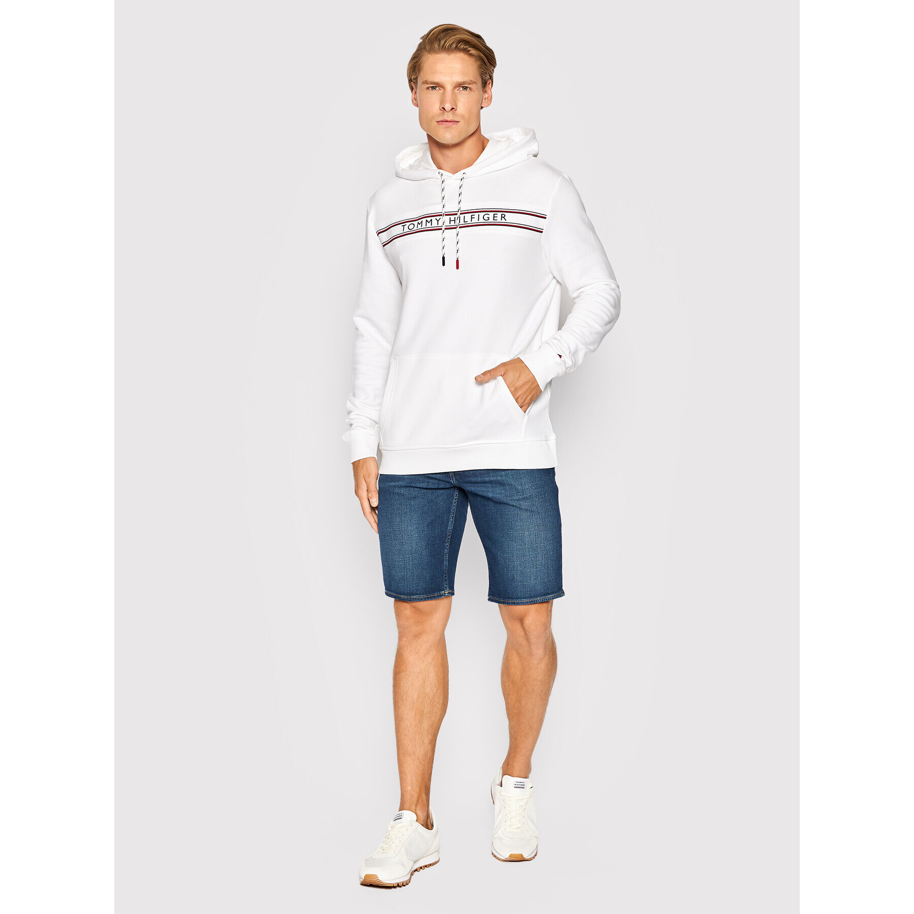 Tommy Hilfiger Суитшърт Hwk Oh UM0UM02427 Бял Regular Fit - Pepit.bg