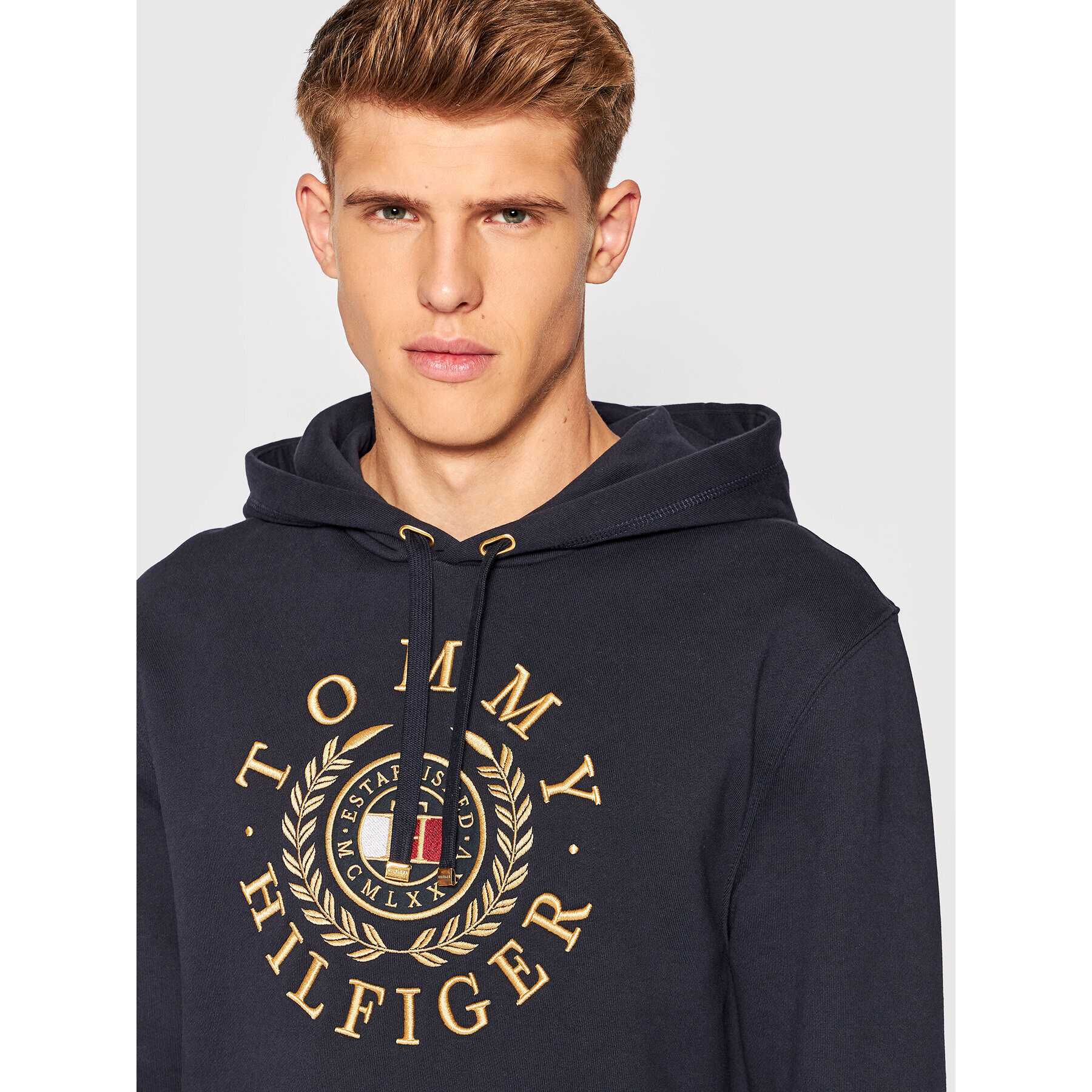 Tommy Hilfiger Суитшърт ICONS Roundall Graphic MW0MW24345 Тъмносин Regular Fit - Pepit.bg