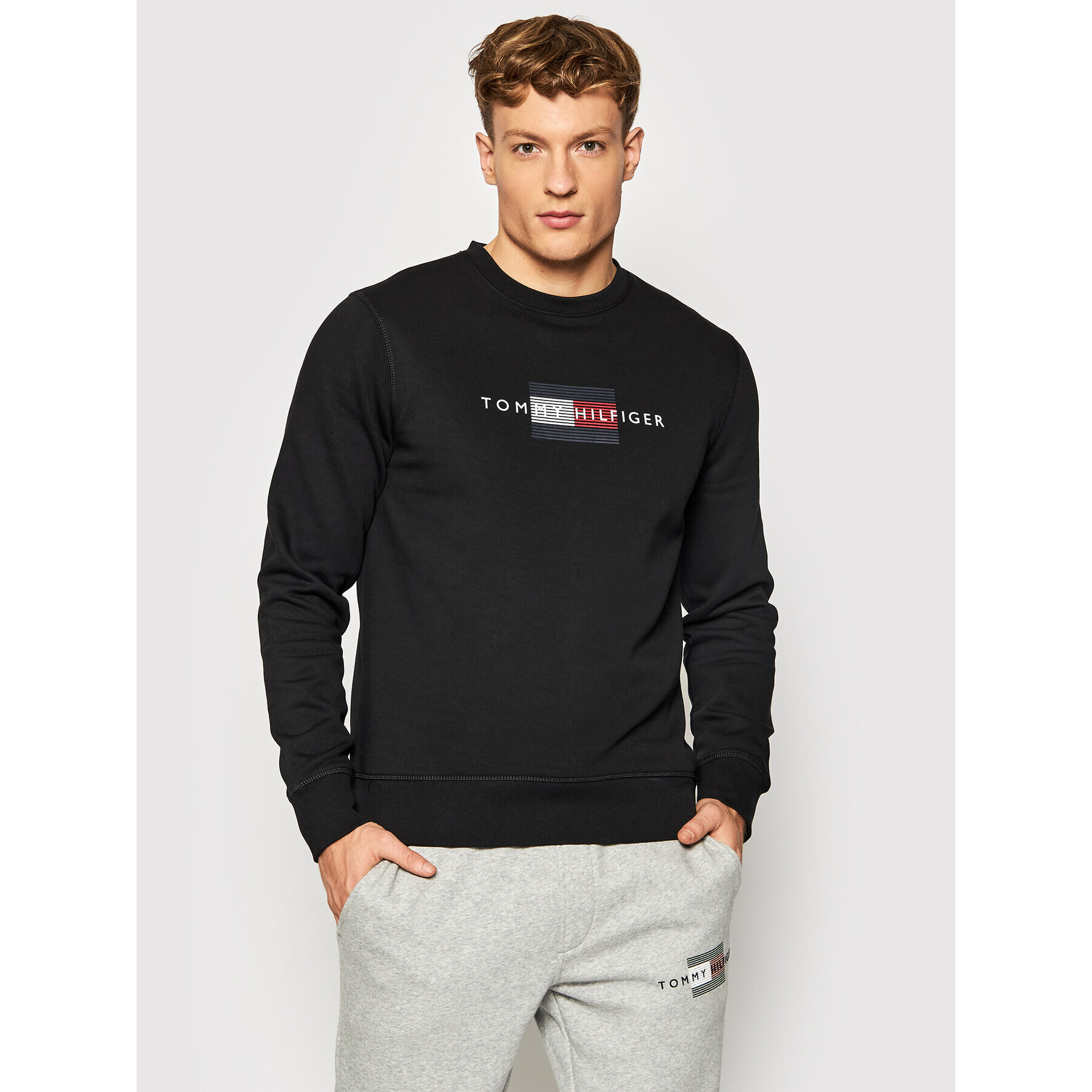 Tommy Hilfiger Суитшърт Lines MW0MW20118 Черен Regular Fit - Pepit.bg