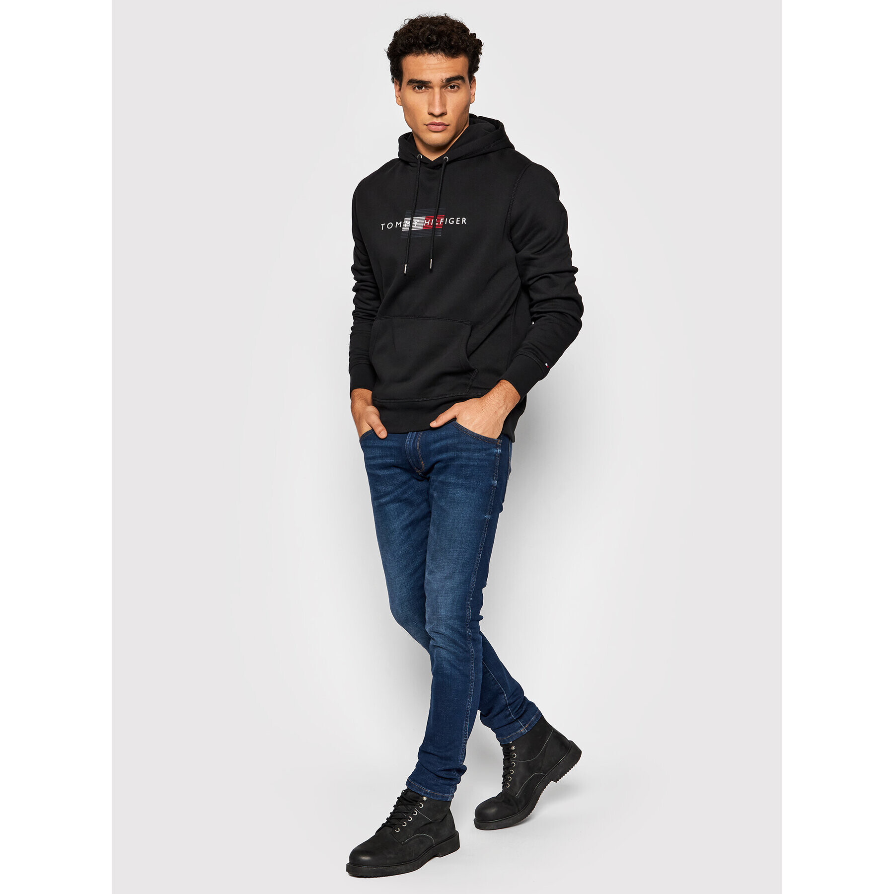 Tommy Hilfiger Суитшърт Lines MW0MW20952 Черен Regular Fit - Pepit.bg