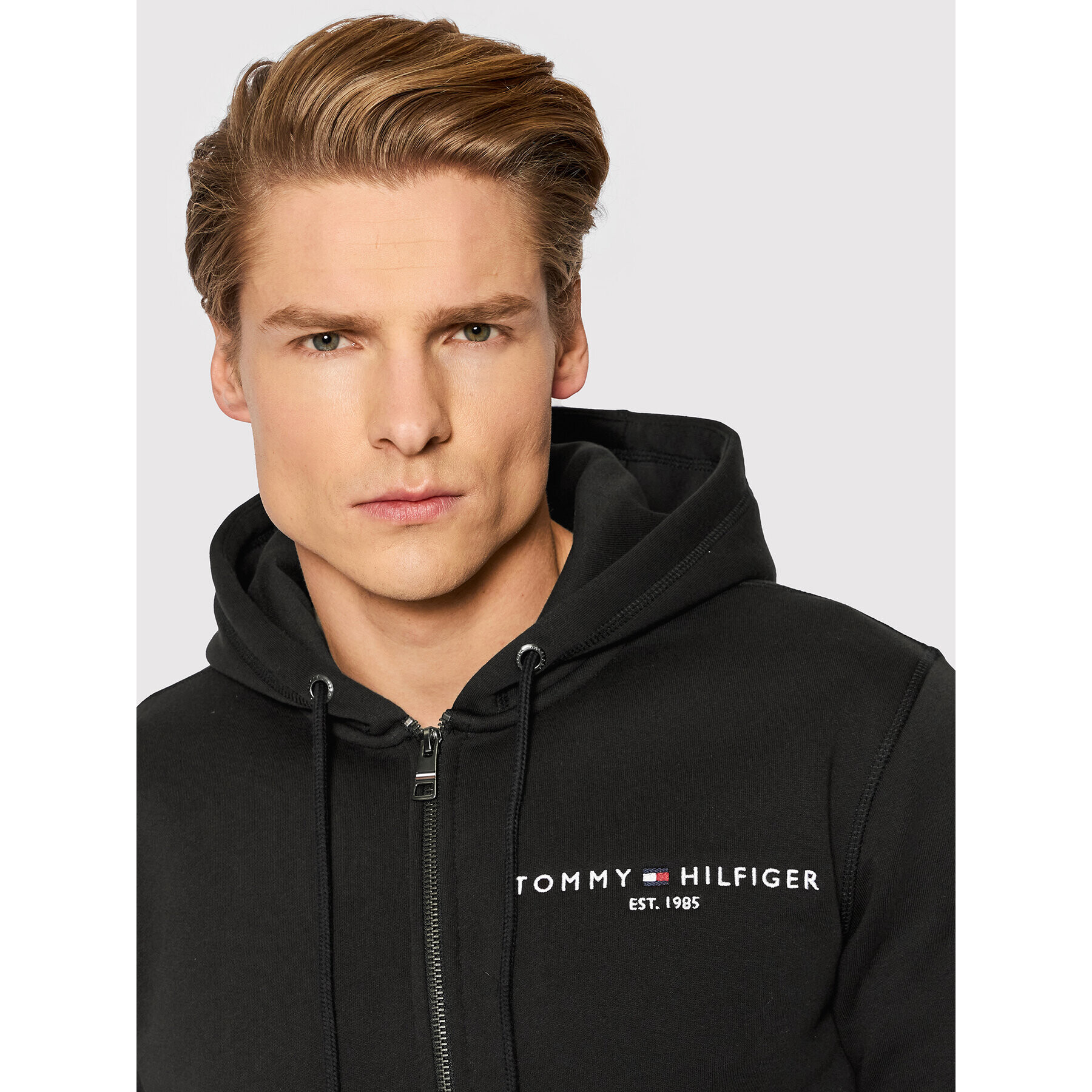 Tommy Hilfiger Суитшърт Logo MW0MW22197 Черен Regular Fit - Pepit.bg