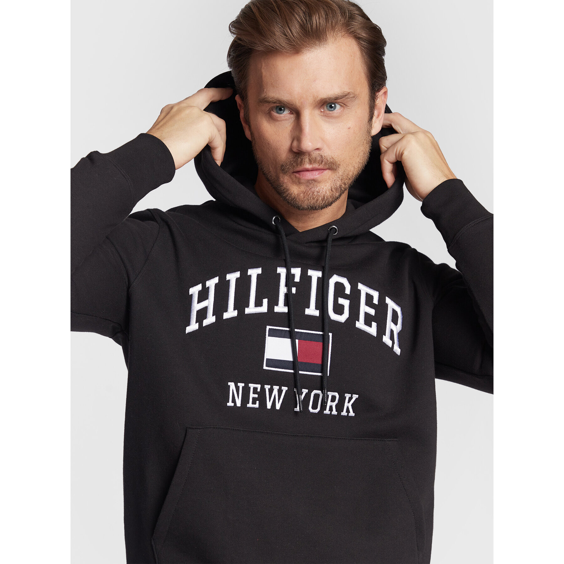 Tommy Hilfiger Суитшърт Modern Varsity MW0MW28173 Черен Regular Fit - Pepit.bg